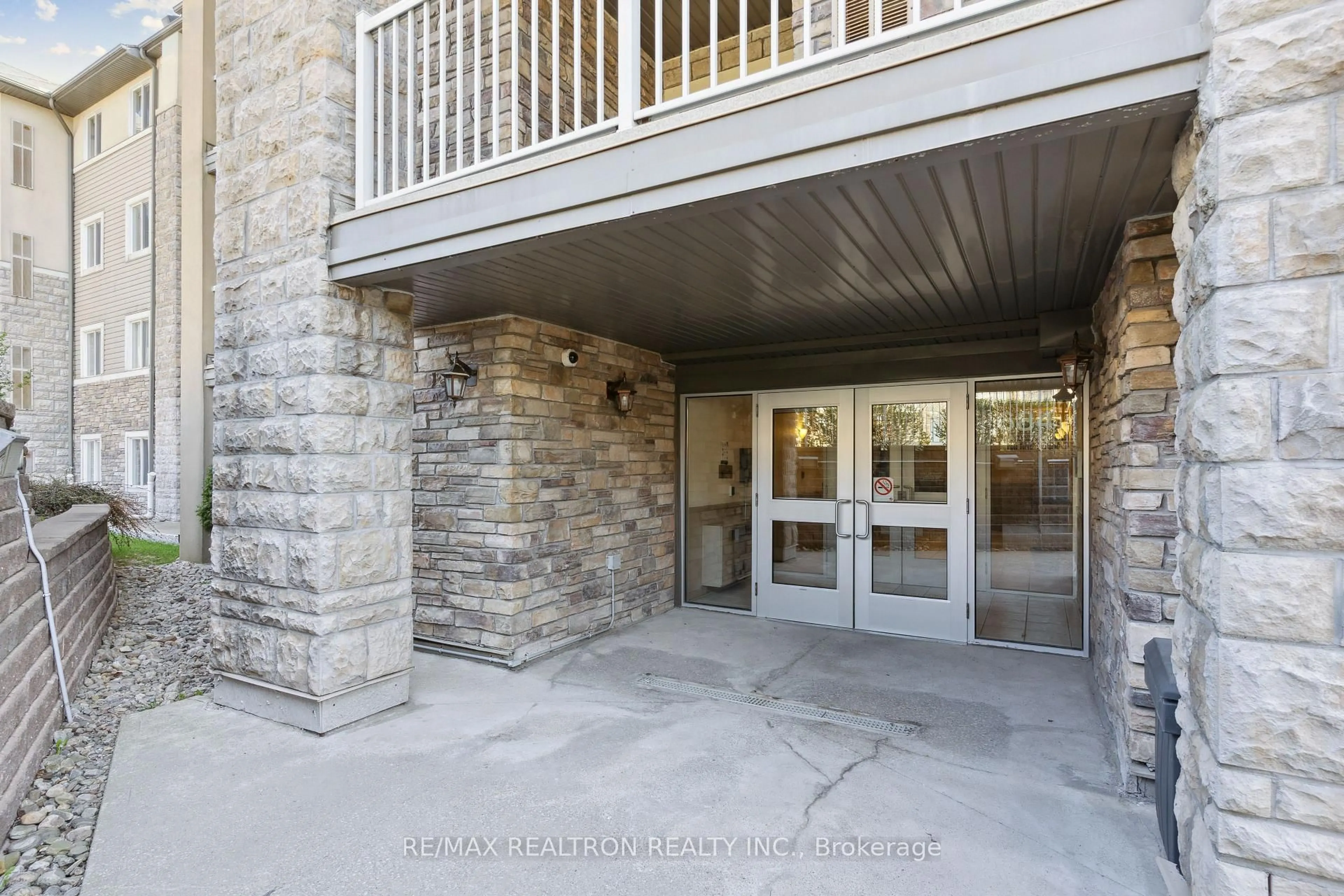 Unknown for 684 Warden Ave #103, Toronto Ontario M1L 4W4