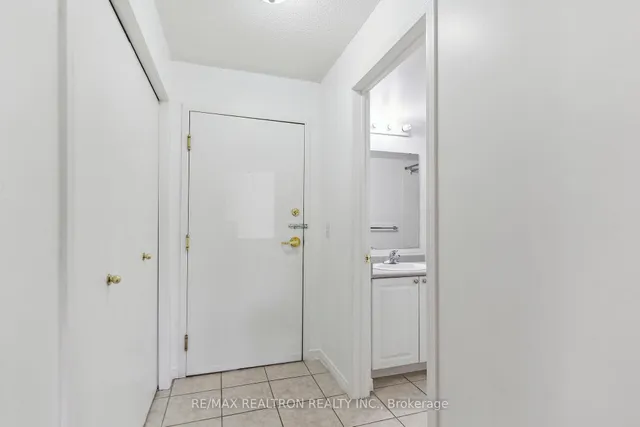 Additional property image - 684 Warden Ave Unit 103