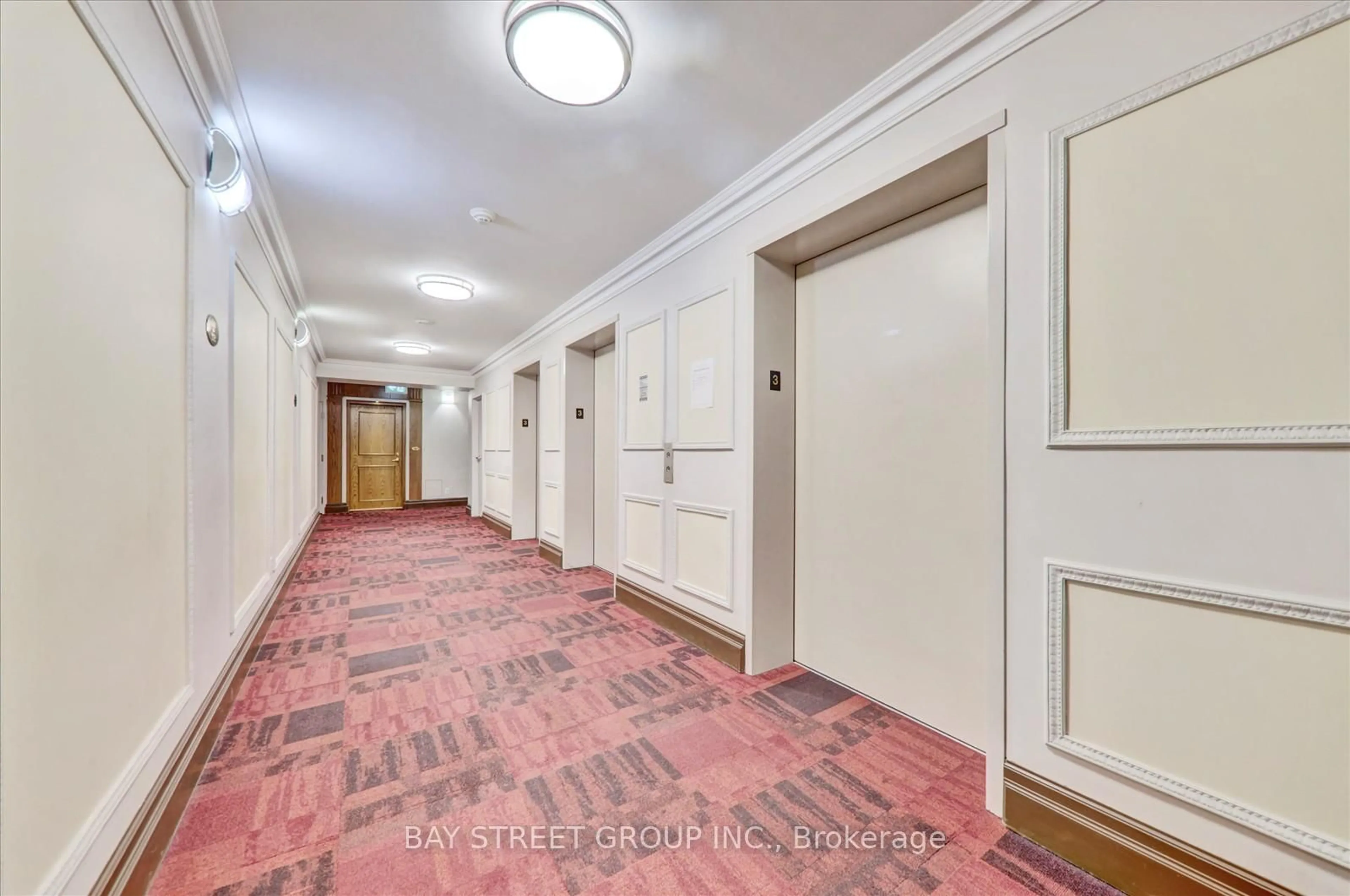 Indoor foyer for 8 Lee Centre Dr #306, Toronto Ontario M1H 3H8
