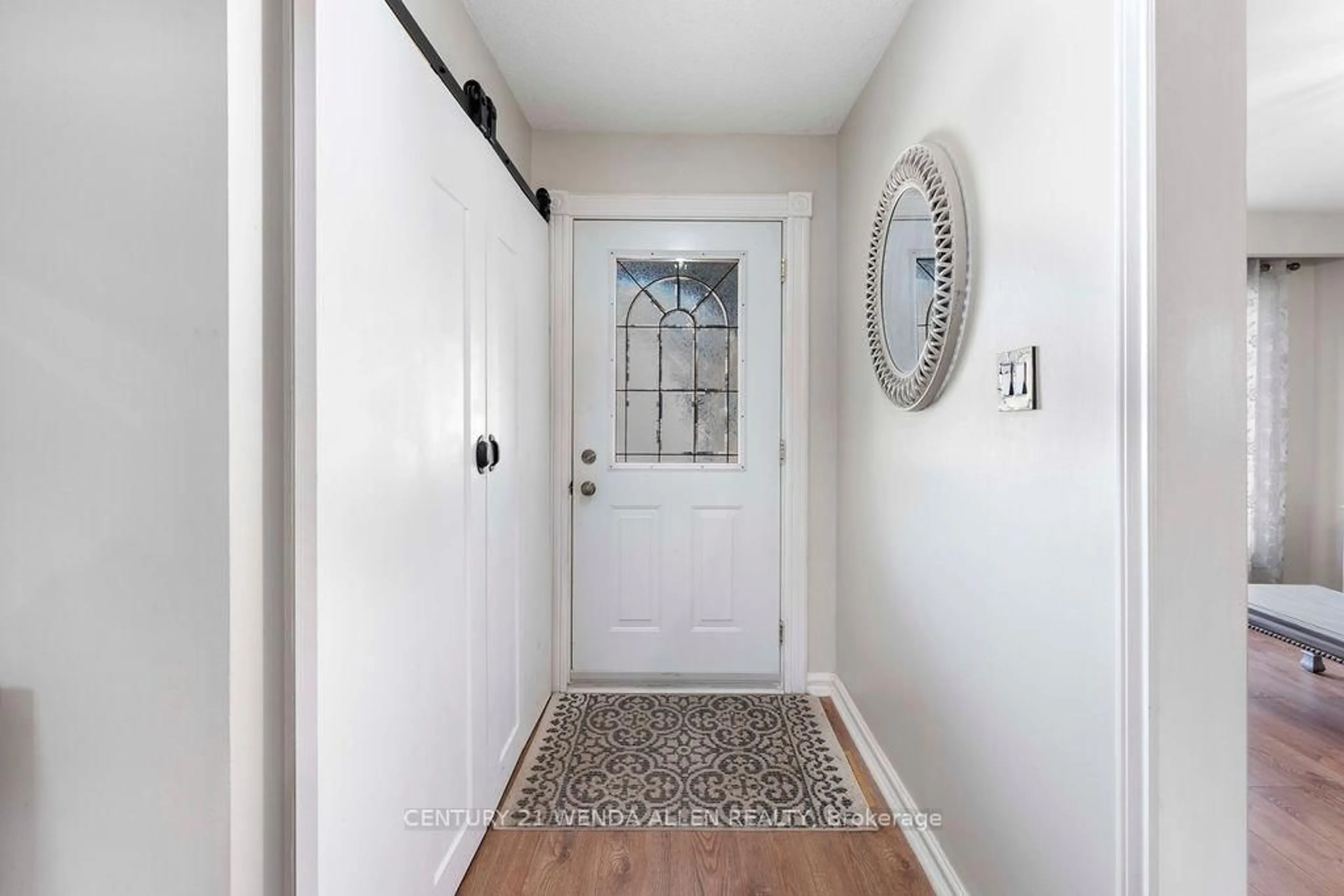 Indoor entryway for 2 Ribblesdale Dr, Whitby Ontario L1N 6K6