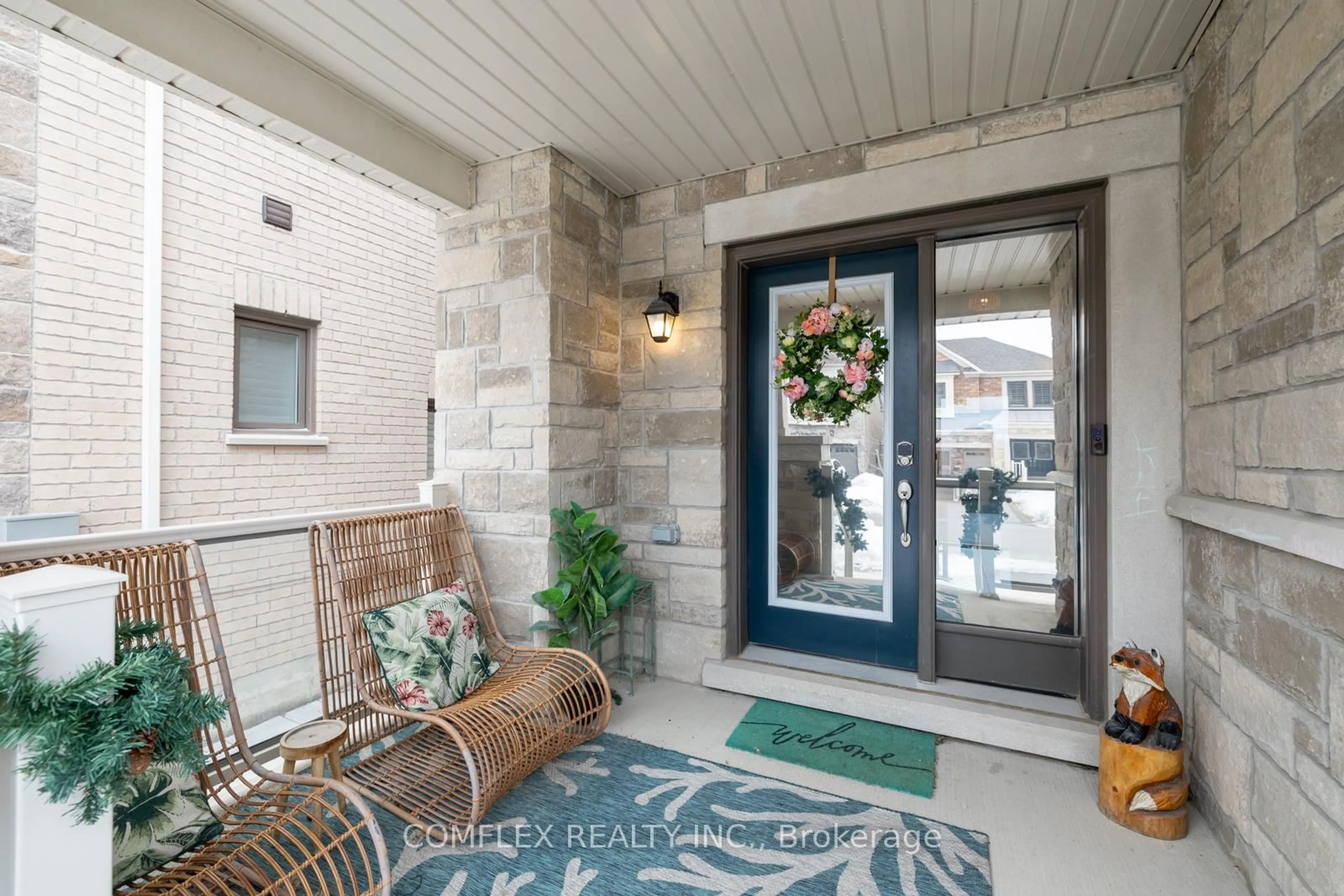 Indoor entryway for 59 Maskell Cres, Whitby Ontario L1P 0J6