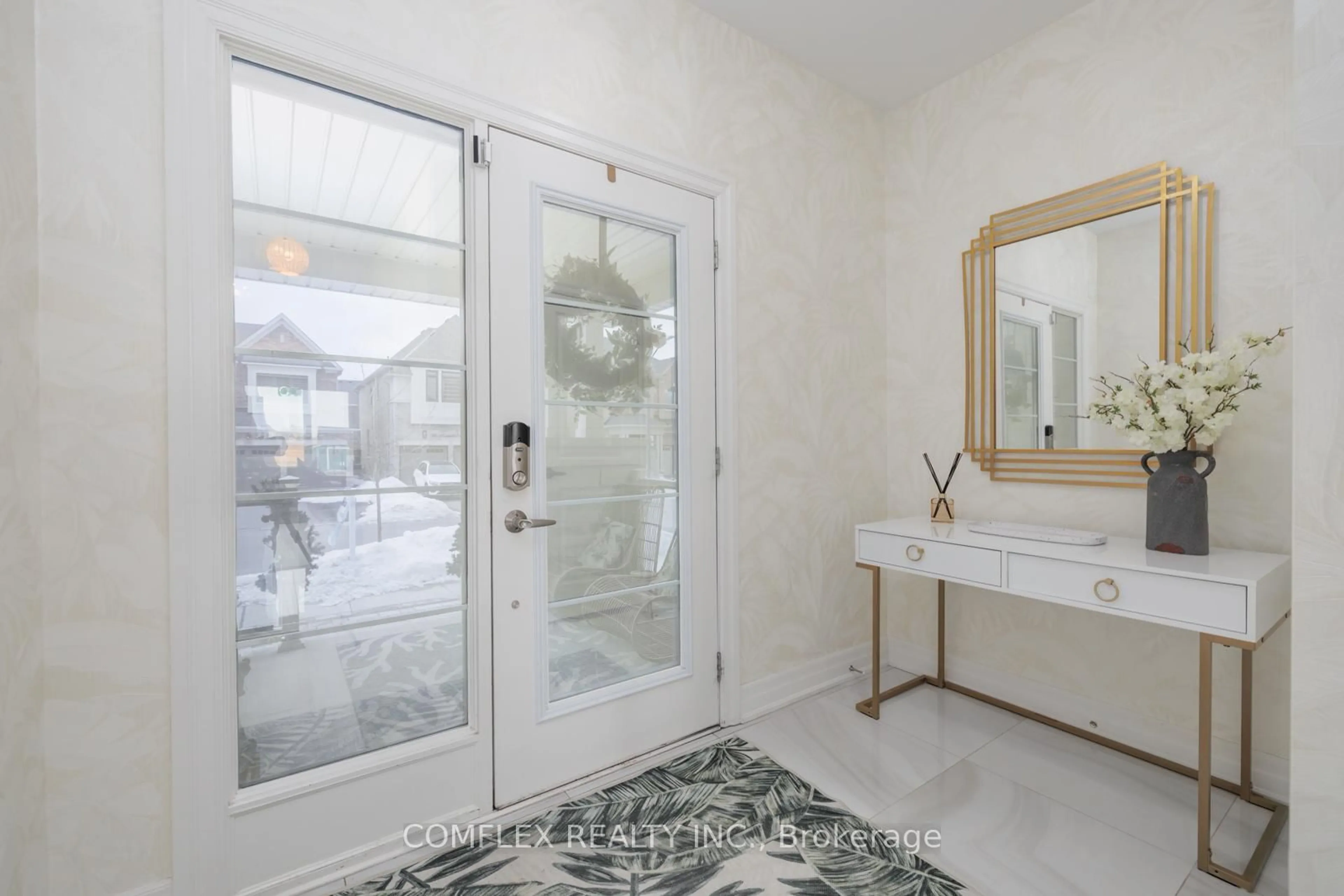 Indoor entryway for 59 Maskell Cres, Whitby Ontario L1P 0J6