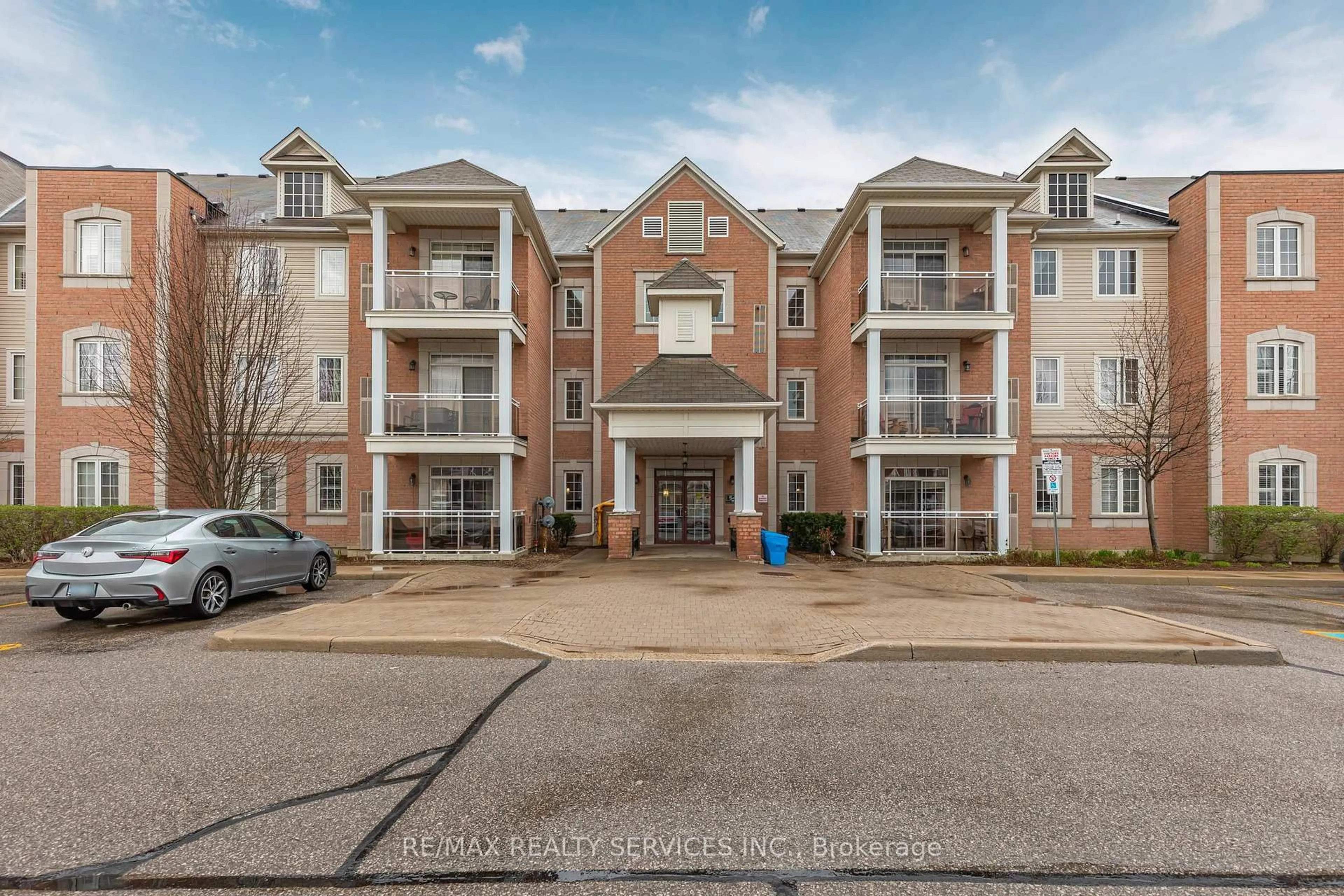 Unknown for 54 Harvey Johnston Way #123, Whitby Ontario L1M 0J7