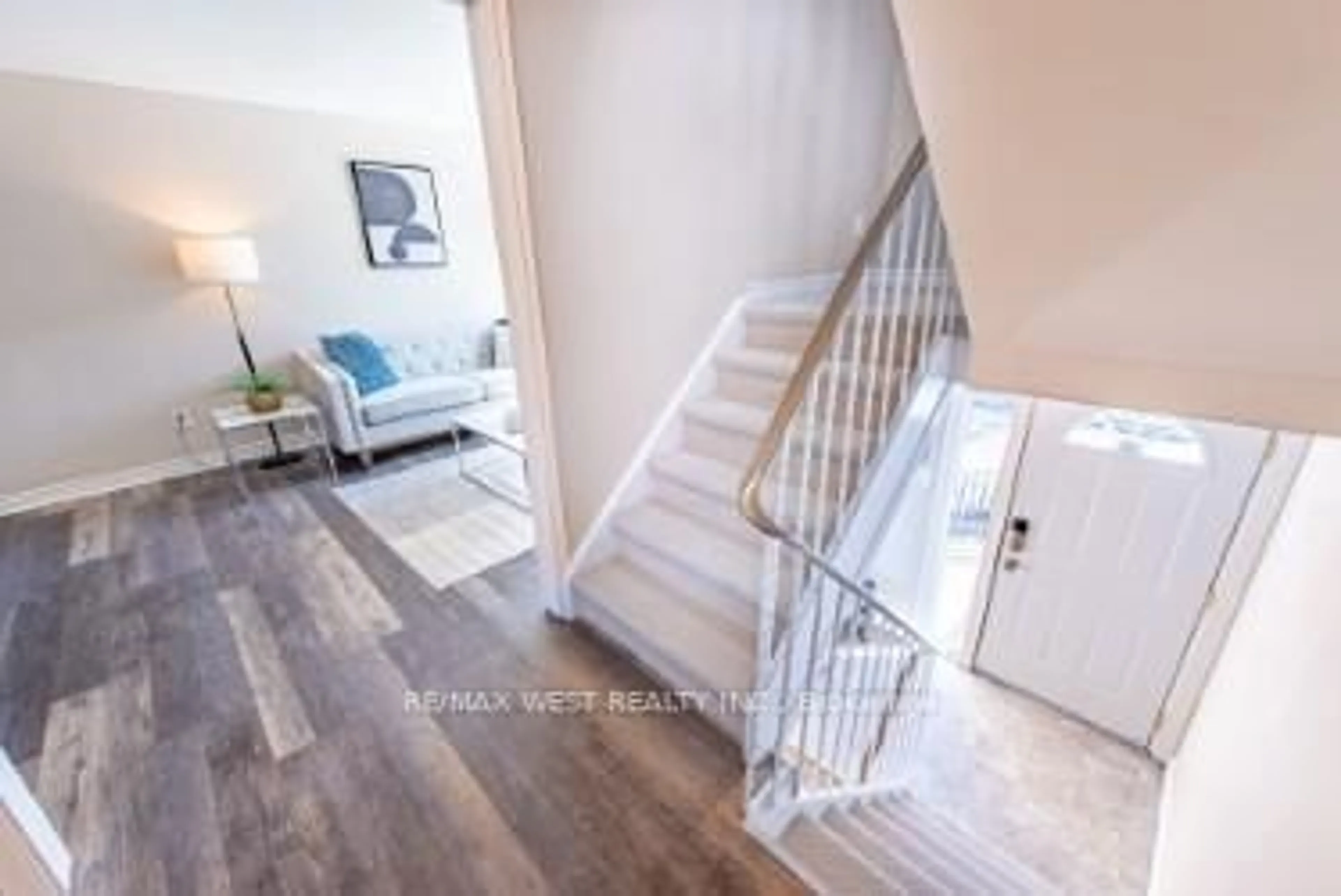 Indoor entryway for 222 Pearson St #26, Oshawa Ontario L1G 7C6