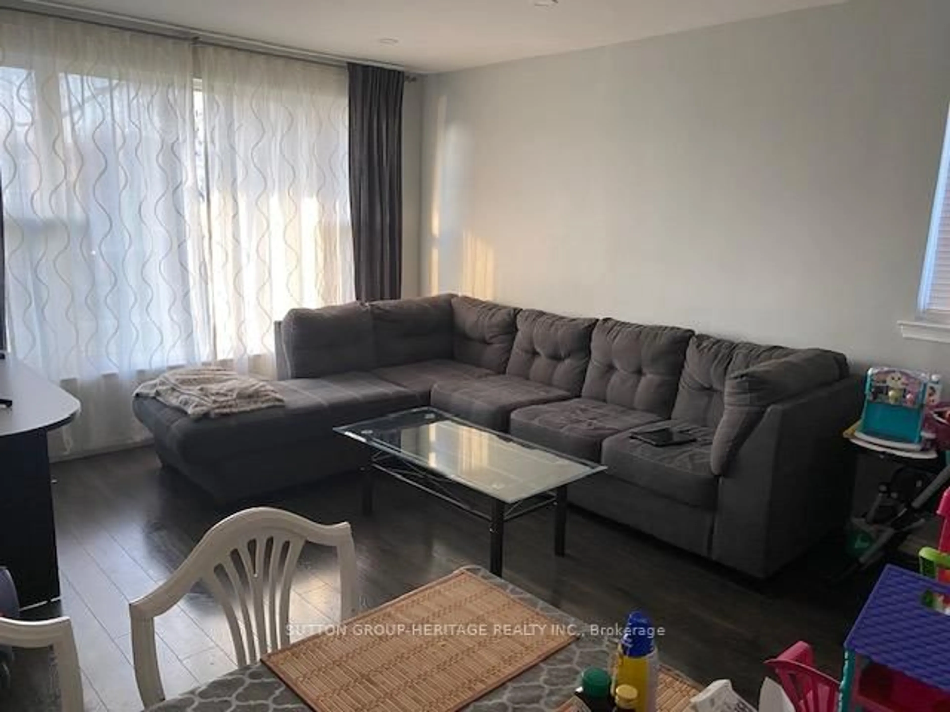 Living room with furniture, unknown for 631 Shakespeare Ave, Oshawa Ontario L1H 3H8