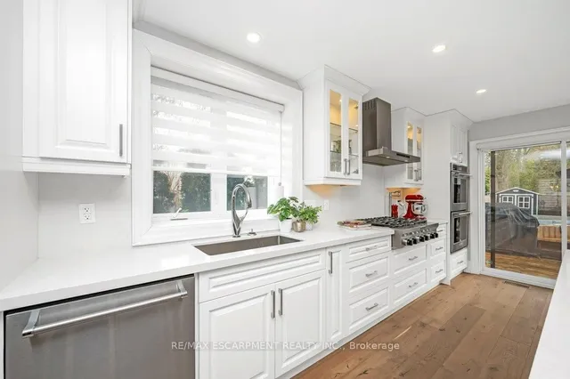 Additional property image - 820 Cosburn Ave