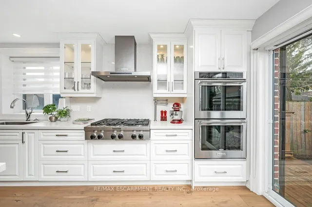 Additional property image - 820 Cosburn Ave