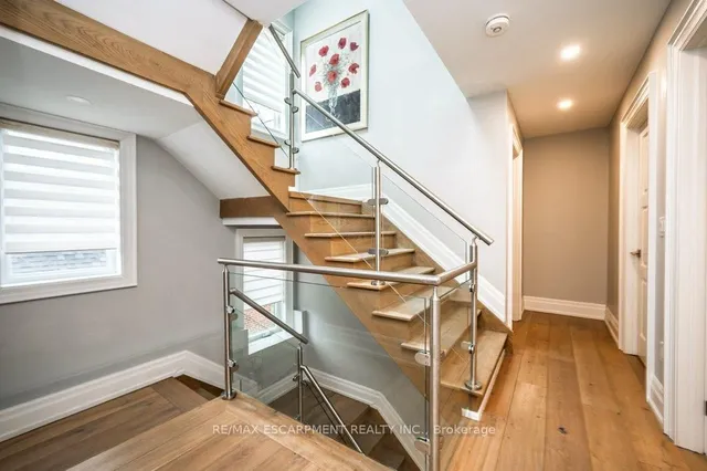 Additional property image - 820 Cosburn Ave