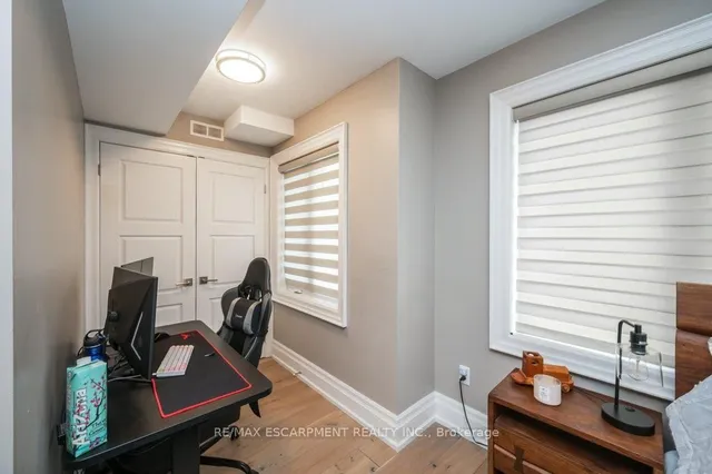 Additional property image - 820 Cosburn Ave