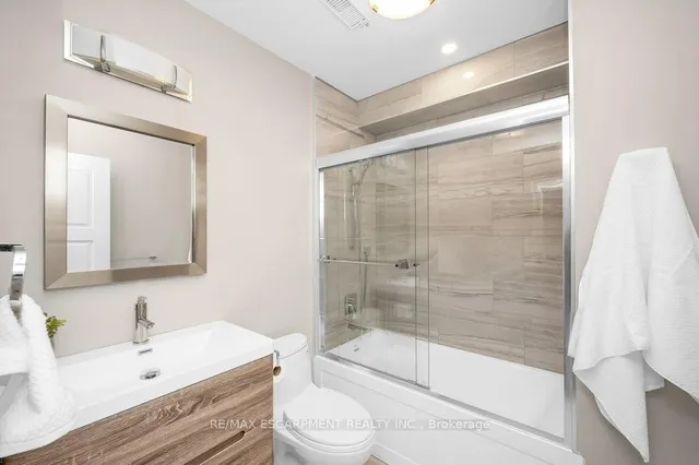 Additional property image - 820 Cosburn Ave