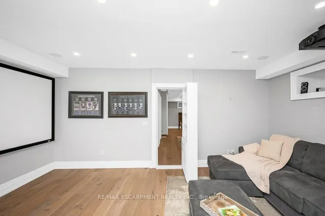 Additional property image - 820 Cosburn Ave