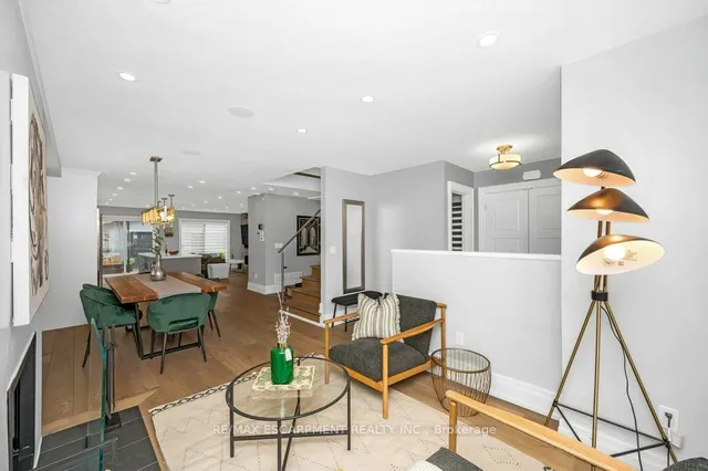 Additional property image - 820 Cosburn Ave
