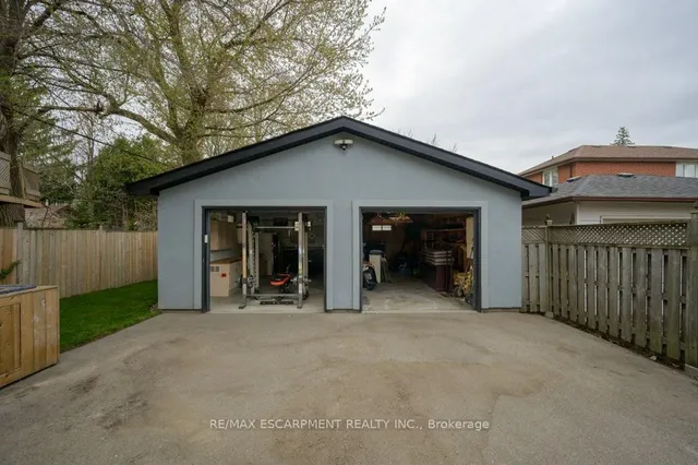 Additional property image - 820 Cosburn Ave