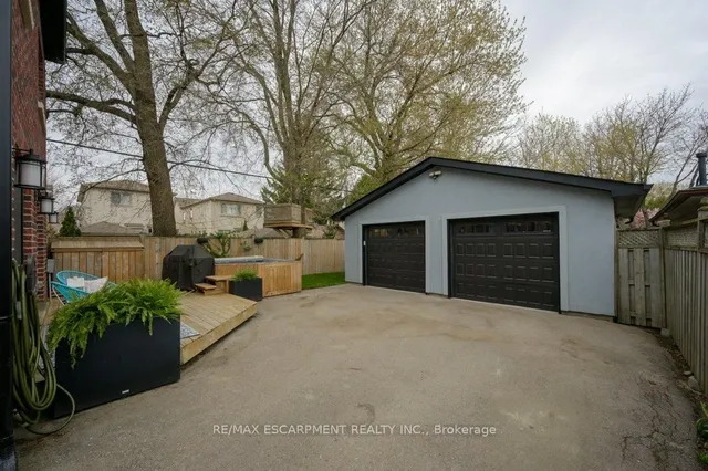 Additional property image - 820 Cosburn Ave