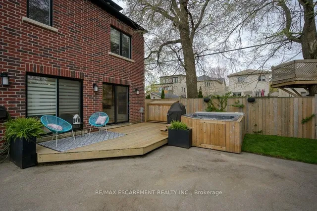Additional property image - 820 Cosburn Ave