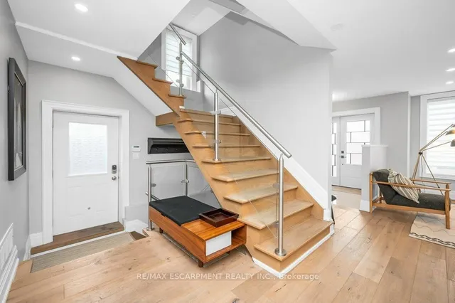 Additional property image - 820 Cosburn Ave