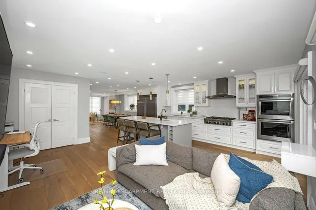 Additional property image - 820 Cosburn Ave