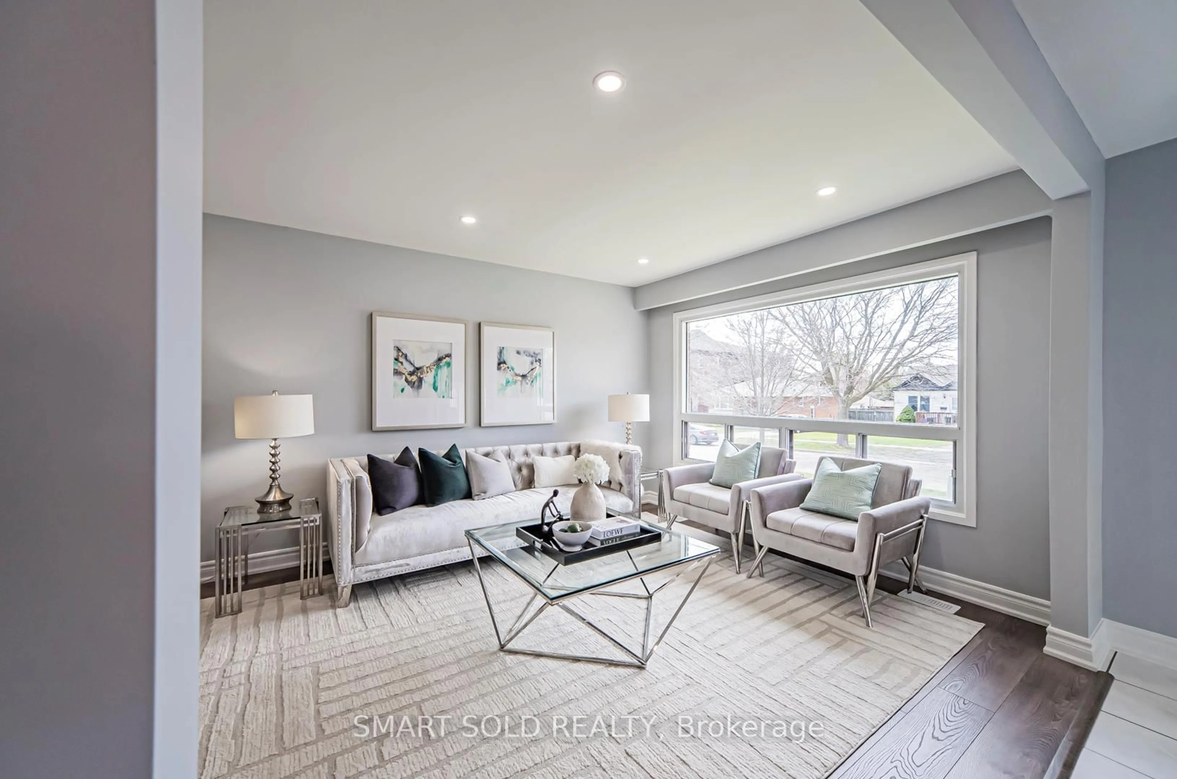 Living room with furniture, unknown for 81 Cromwell Ave, Oshawa Ontario L1J 4T5