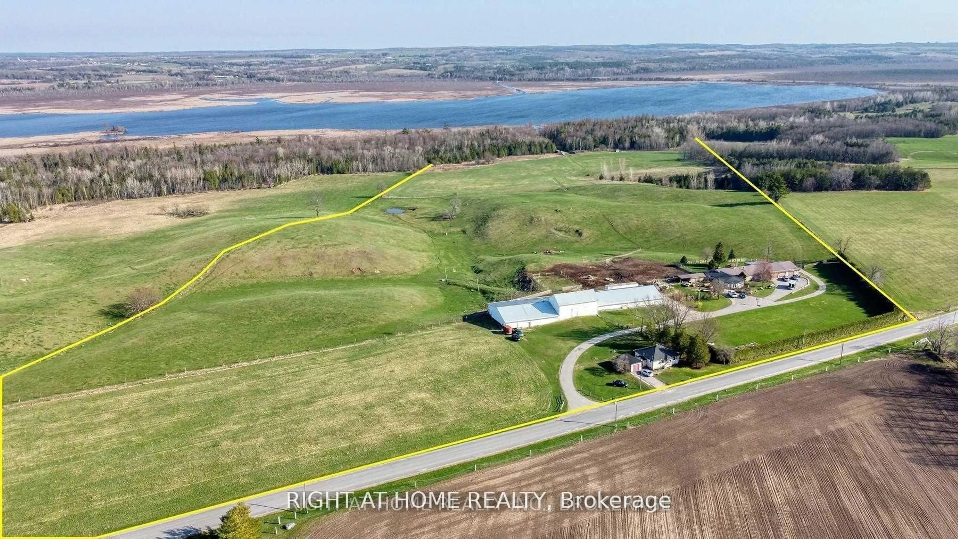 A pic from outside/outdoor area/front of a property/back of a property/a pic from drone, water/lake/river/ocean view for 2614 Head Rd, Scugog Ontario L9L 1B4