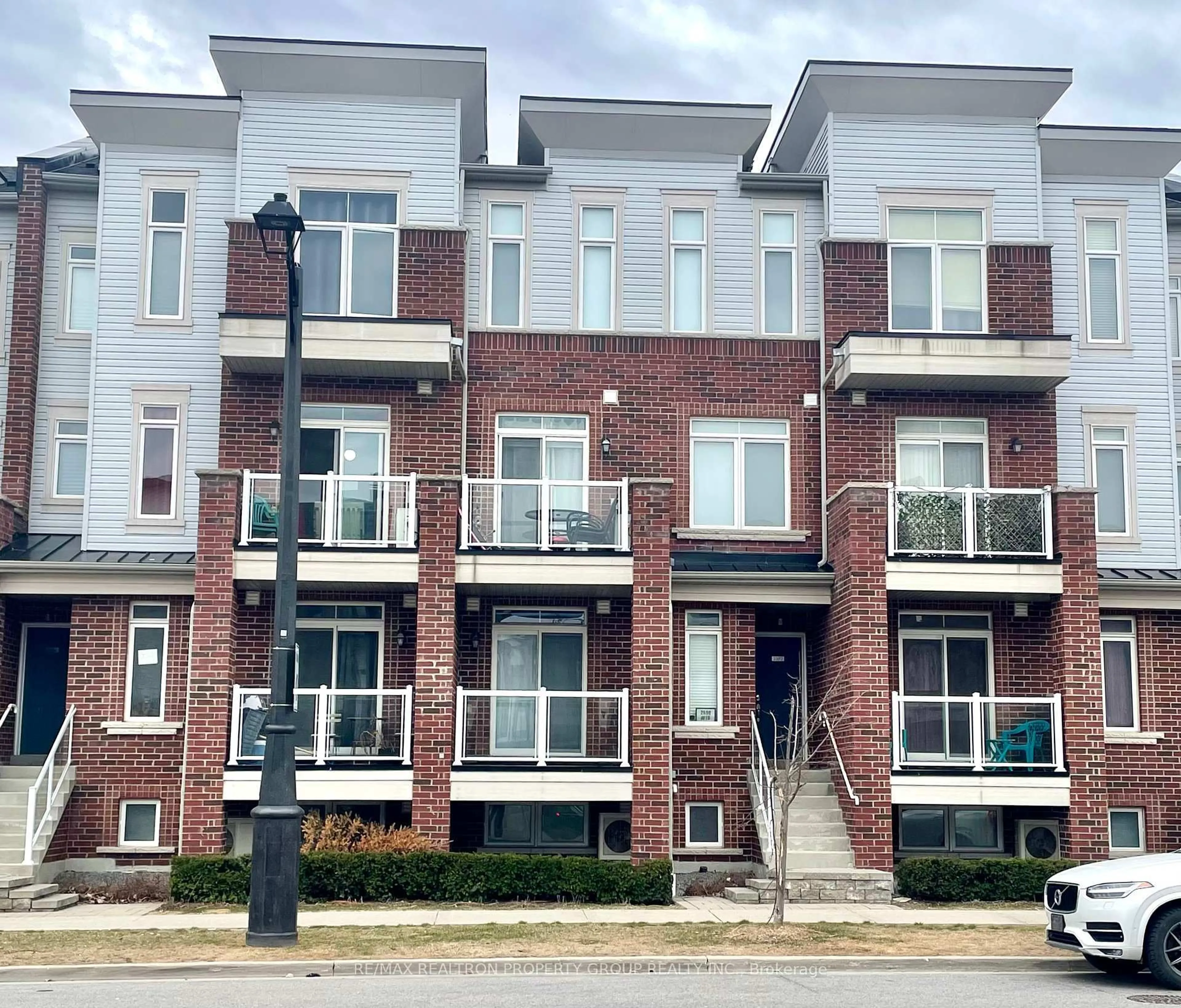 Home with brick exterior material, street for 2590 William Jackson Dr #10, Pickering Ontario L1X 0E5