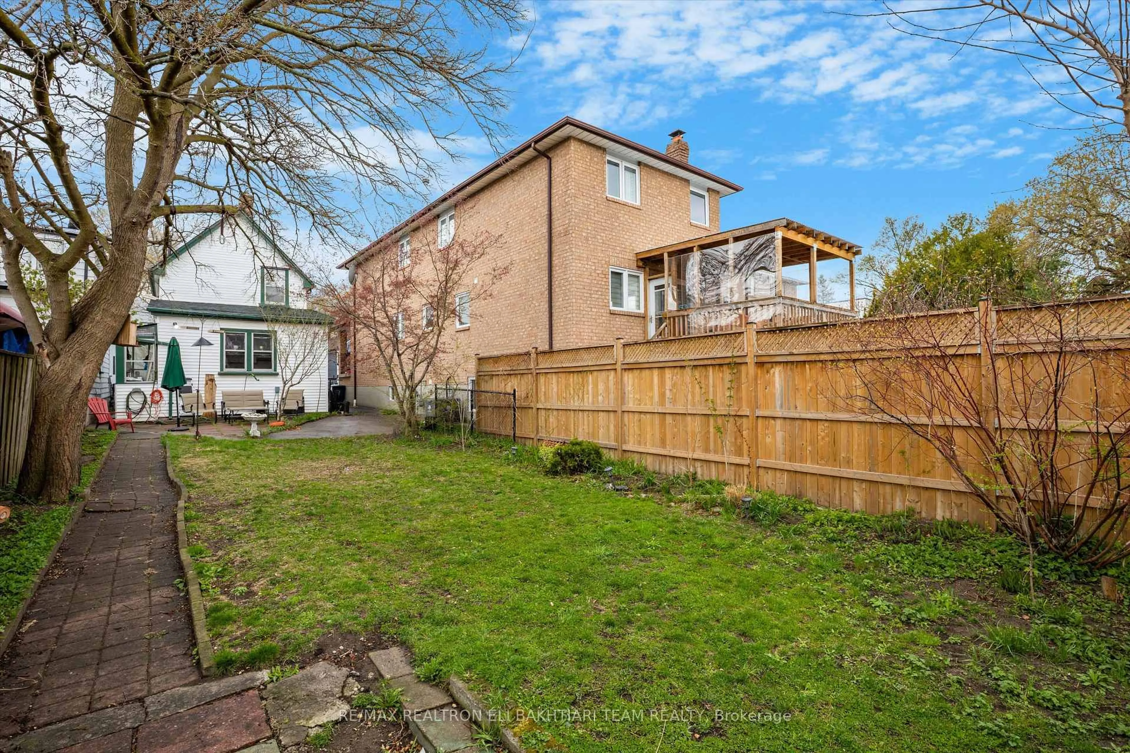 Patio, street for 43 King Edward Ave, Toronto Ontario M4C 5J5