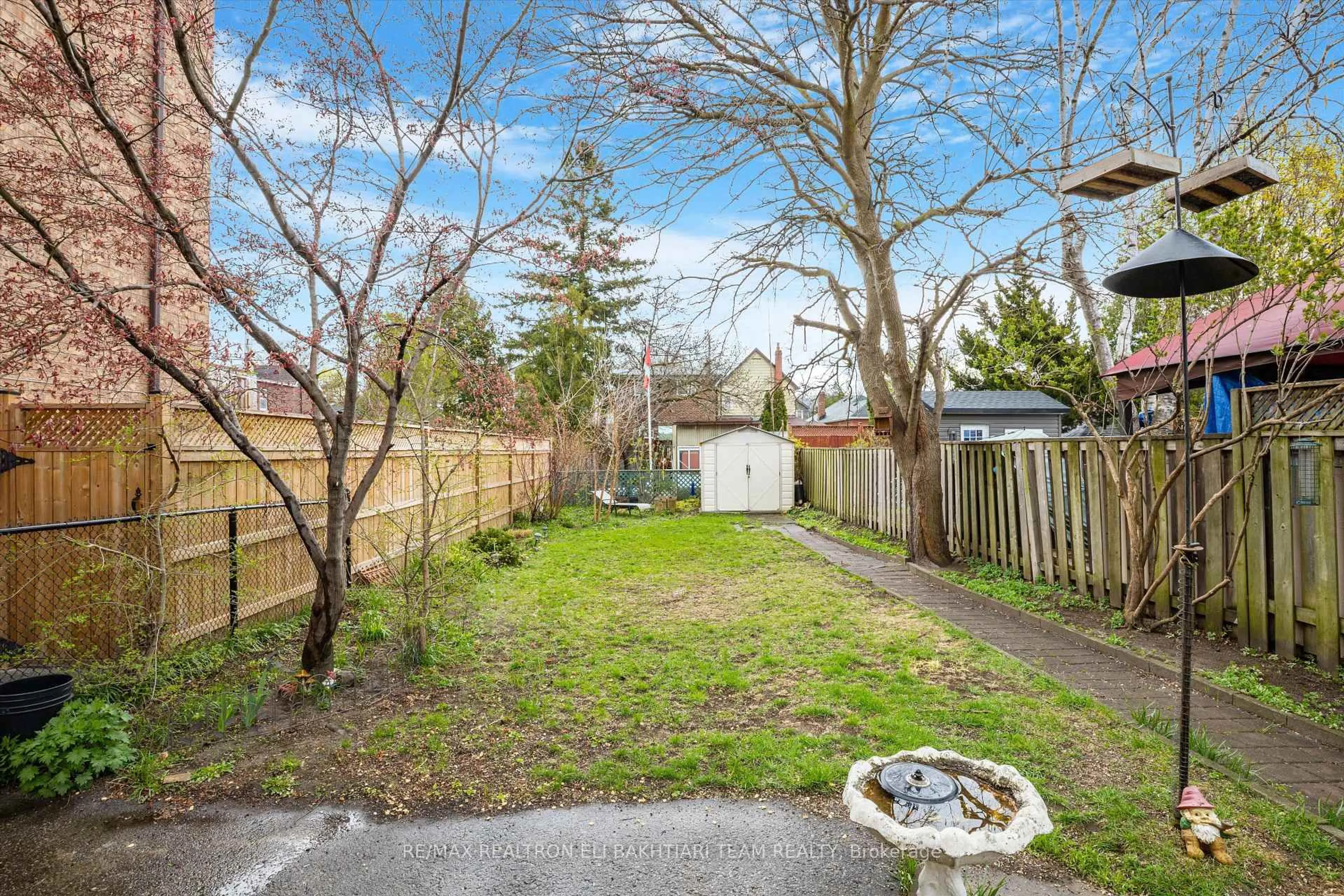 Patio, street for 43 King Edward Ave, Toronto Ontario M4C 5J5