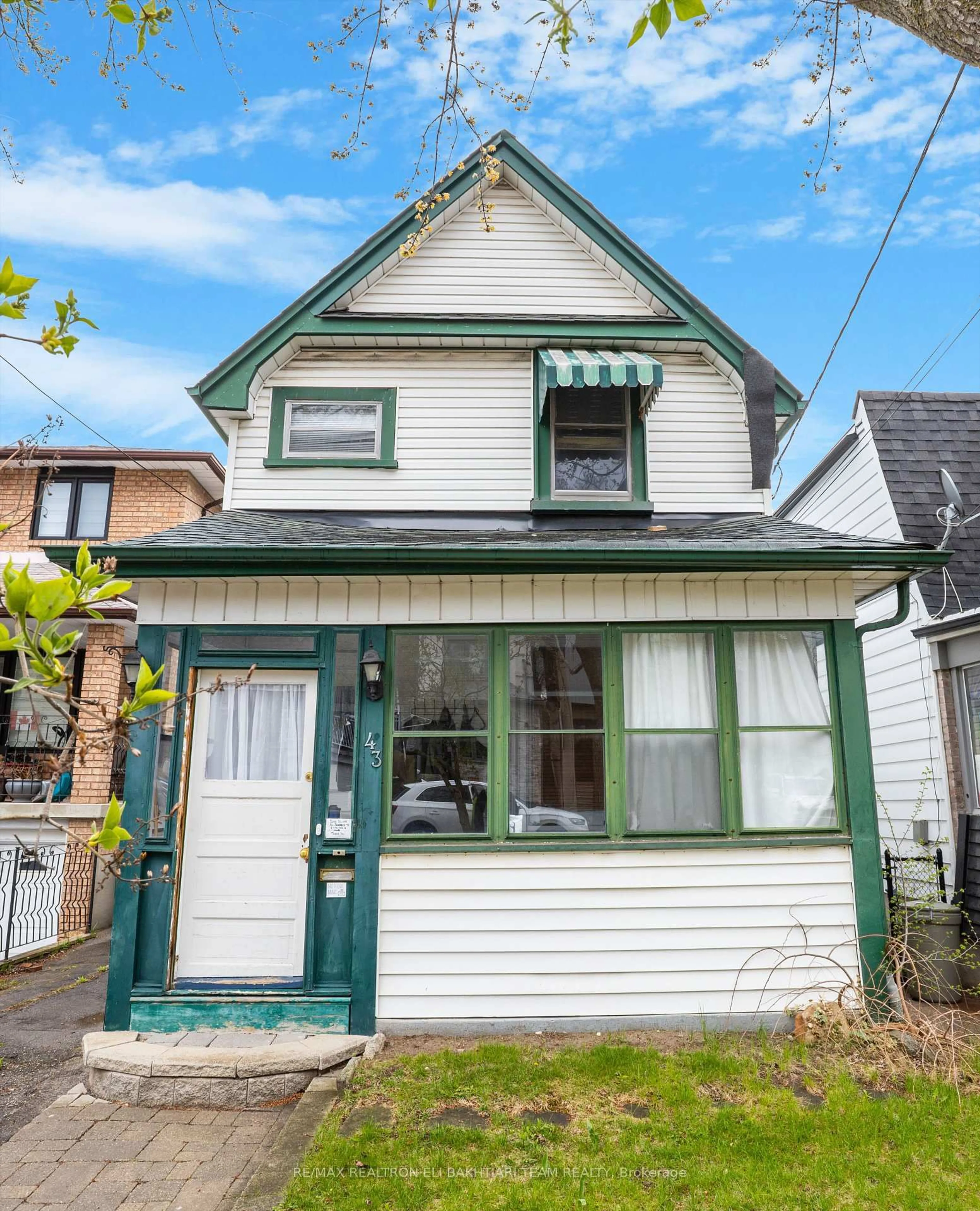Home with vinyl exterior material, street for 43 King Edward Ave, Toronto Ontario M4C 5J5