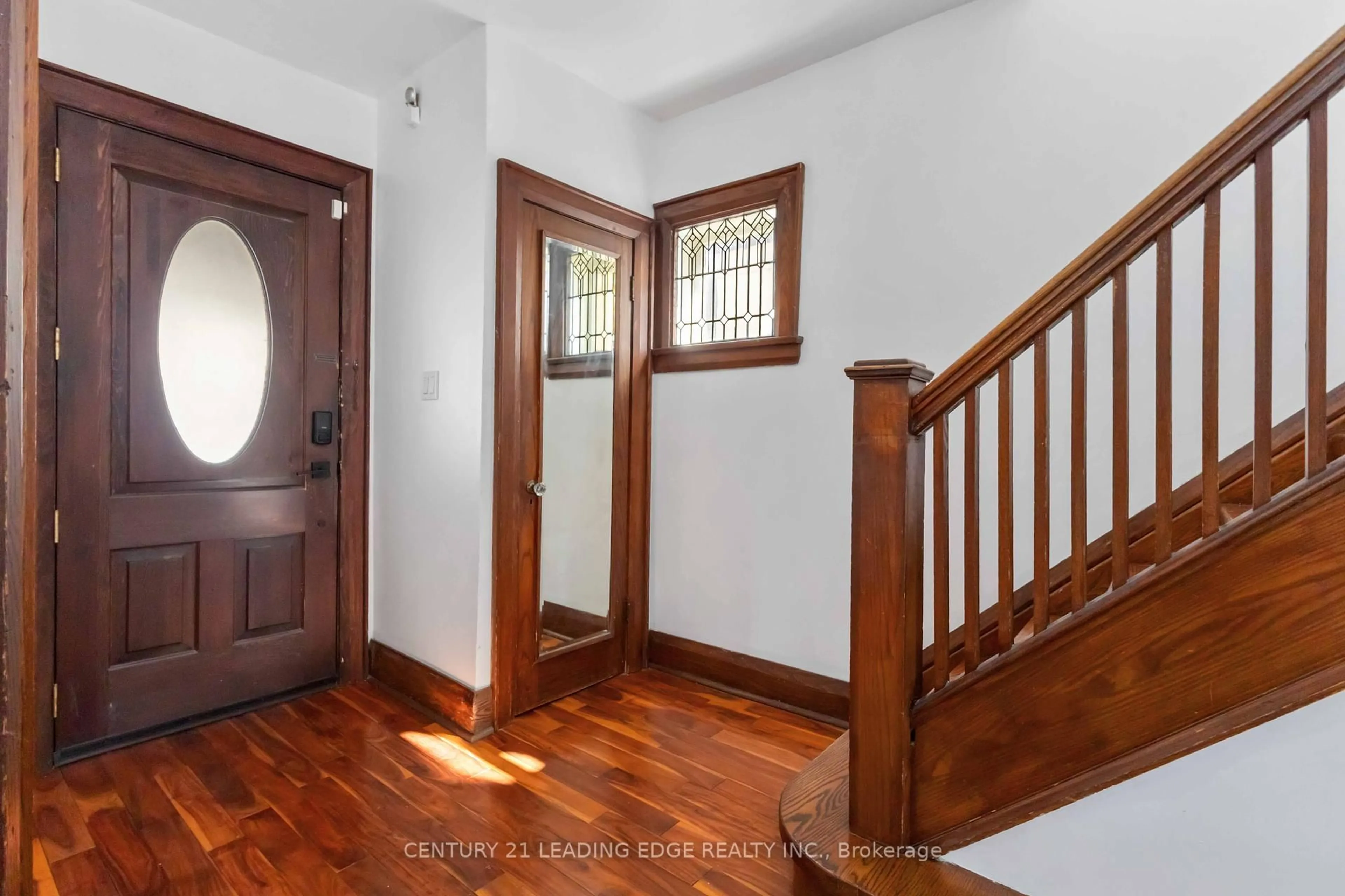 Indoor entryway for 22 Oakdene Cres, Toronto Ontario M4J 4H9