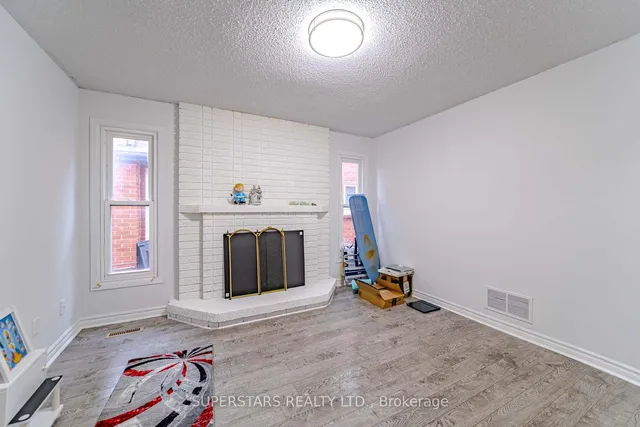 Additional property image - 23 Lord Sydenham Crt