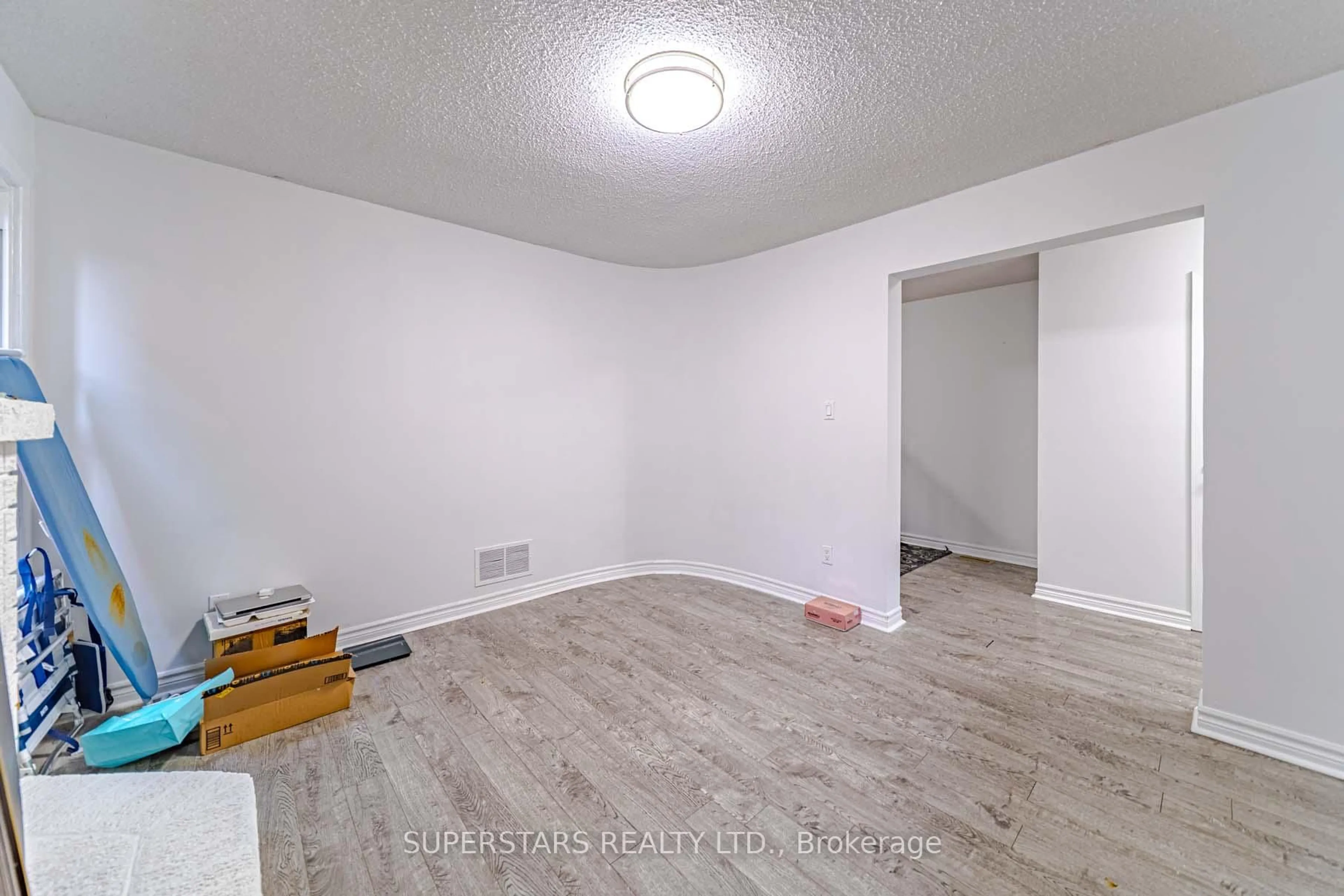 A pic of a room for 23 Lord Sydenham Crt, Toronto Ontario M1W 3S4
