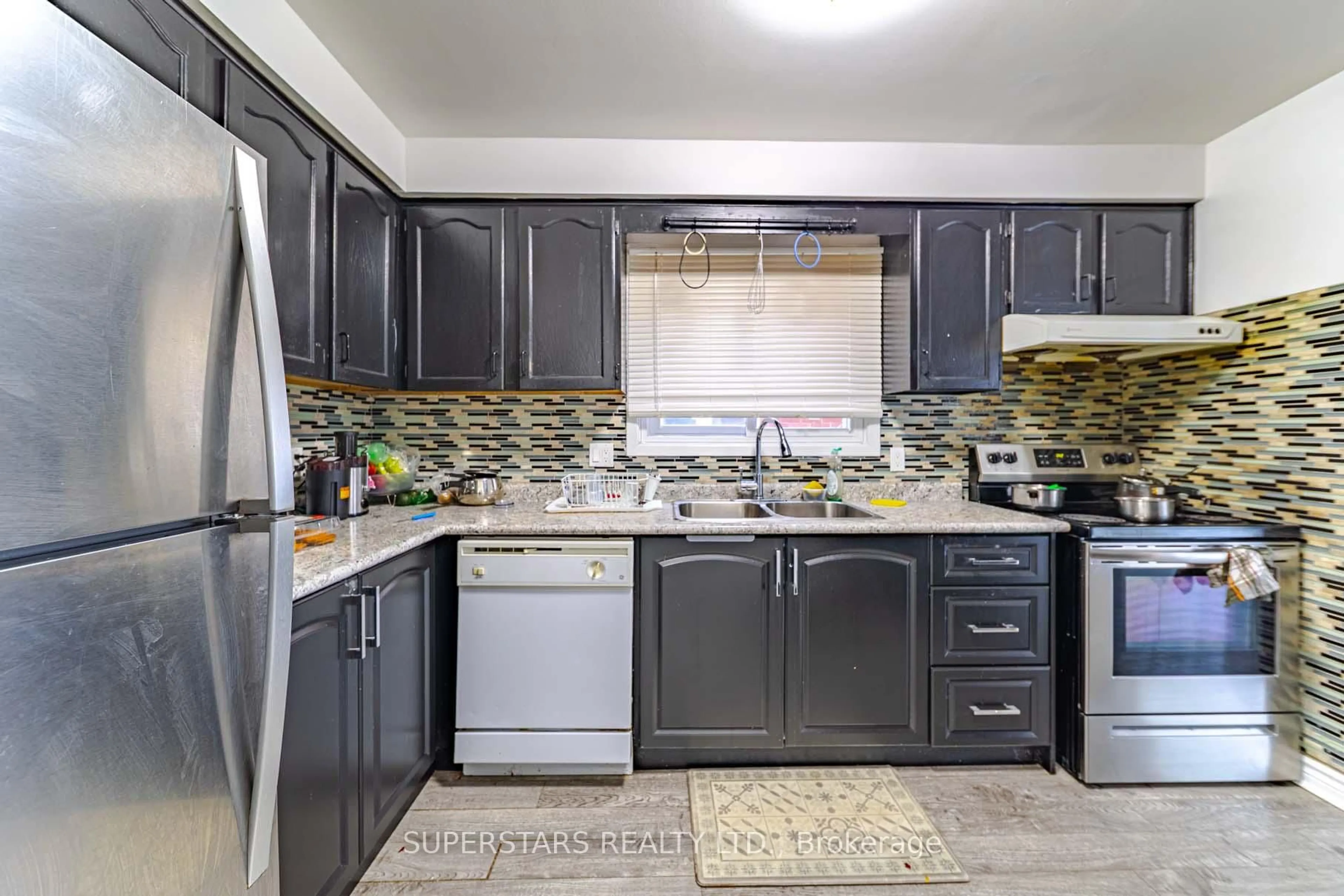Standard kitchen, ceramic/tile floor for 23 Lord Sydenham Crt, Toronto Ontario M1W 3S4