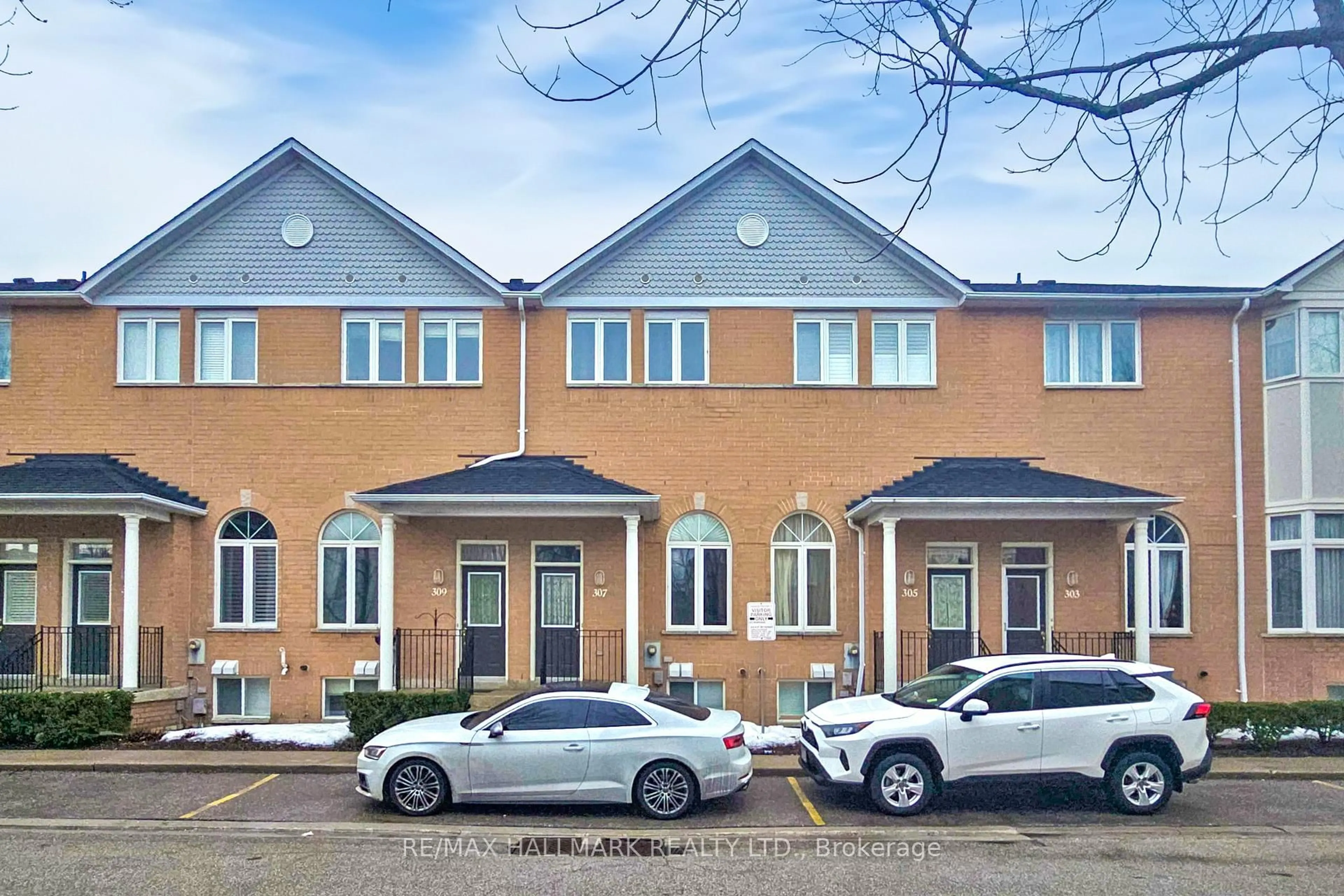A pic from outside/outdoor area/front of a property/back of a property/a pic from drone, street for 83 Mondeo Dr #307, Toronto Ontario M1P 5B6
