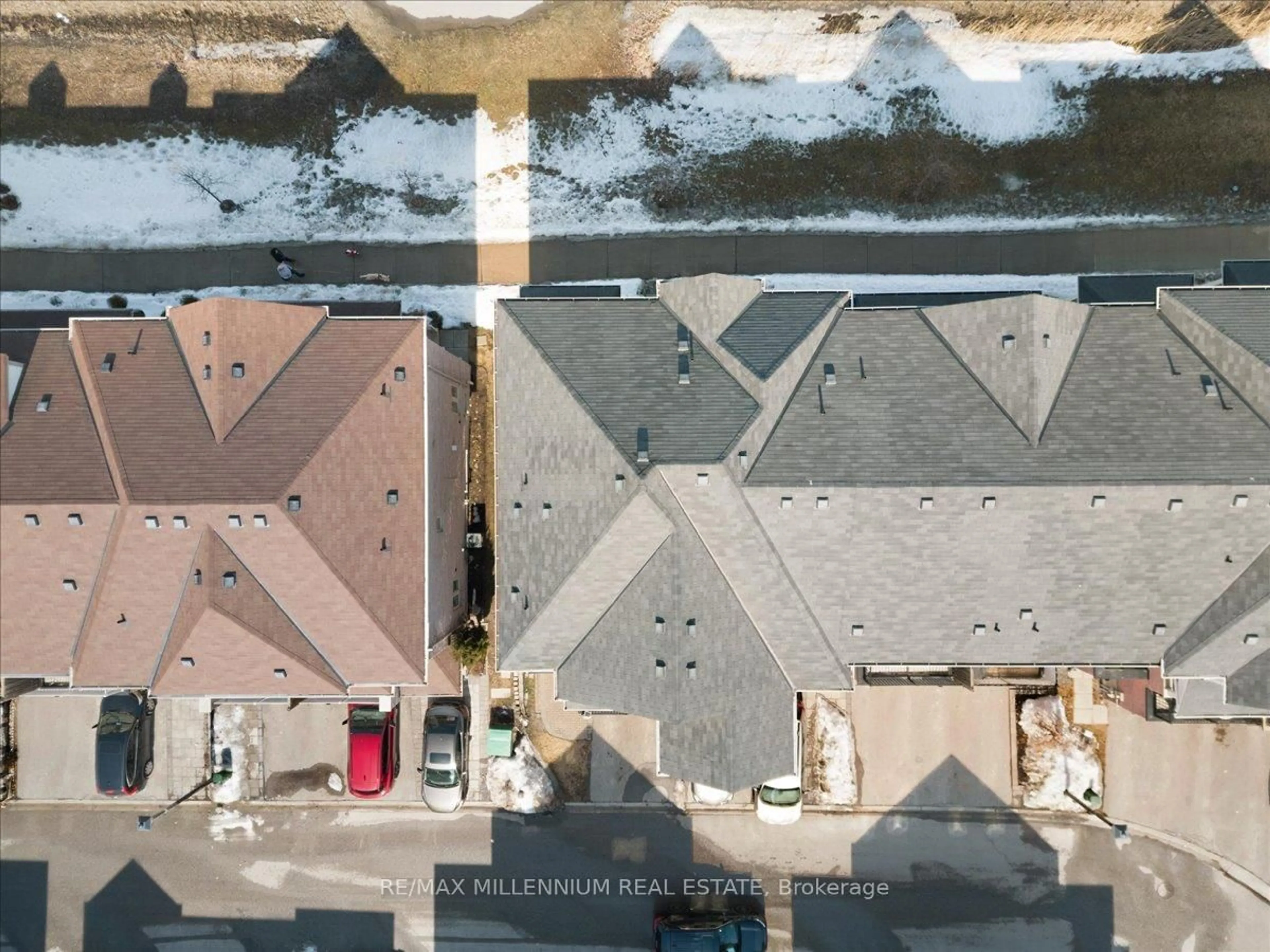 A pic from outside/outdoor area/front of a property/back of a property/a pic from drone, unknown for 587 Rossland Rd, Ajax Ontario L1Z 0K7