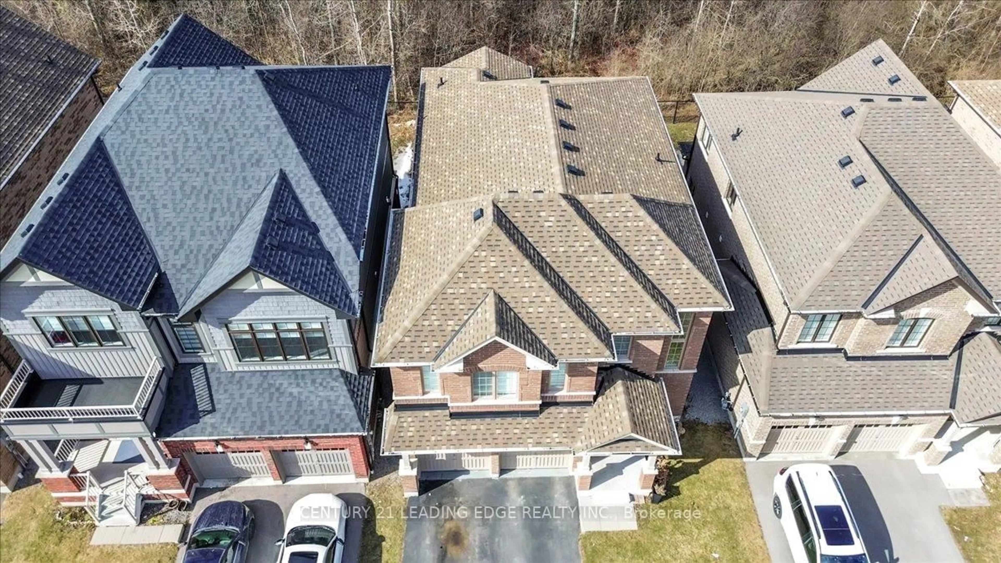 A pic from outside/outdoor area/front of a property/back of a property/a pic from drone, street for 47 Crombie St, Clarington Ontario L1C 0T5