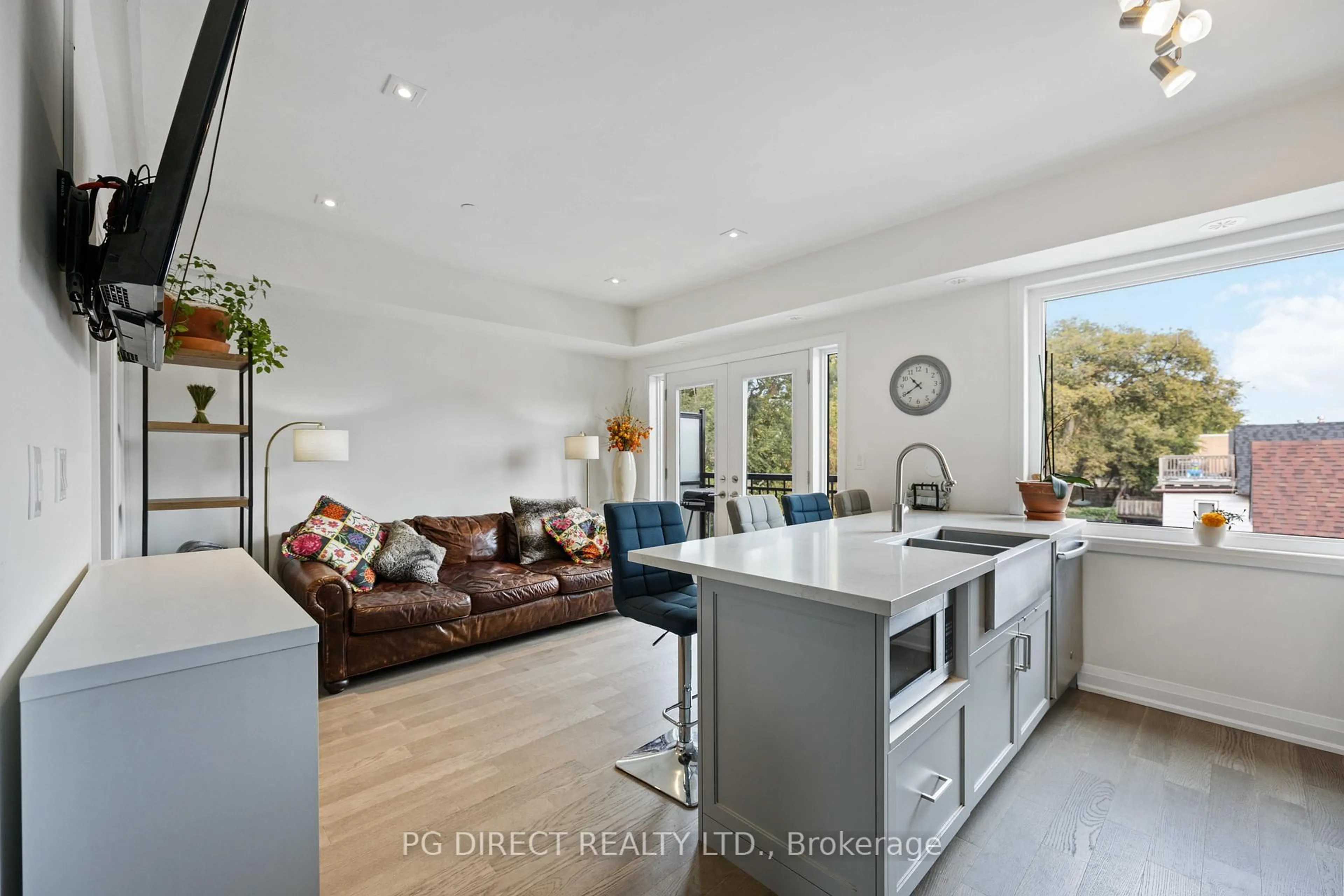 Open concept kitchen, unknown for 100 Coxwell Ave #18, Toronto Ontario M4L 0B5