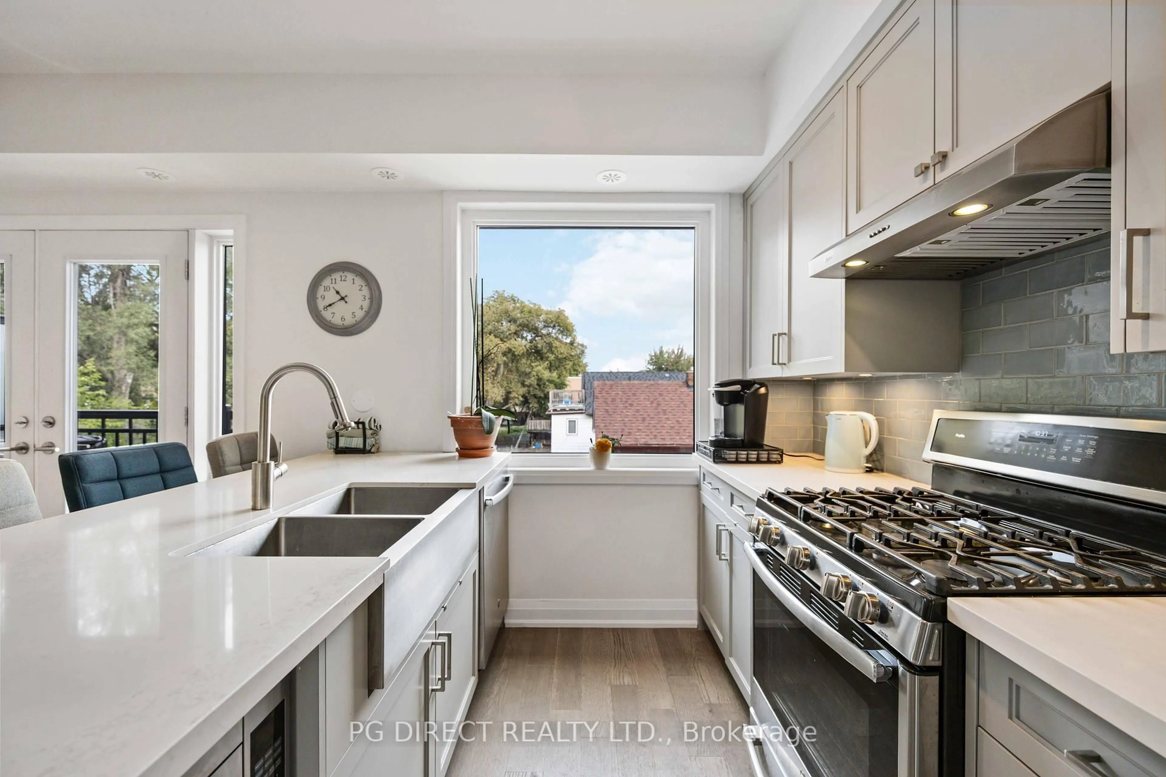 Open concept kitchen, ceramic/tile floor for 100 Coxwell Ave #18, Toronto Ontario M4L 0B5