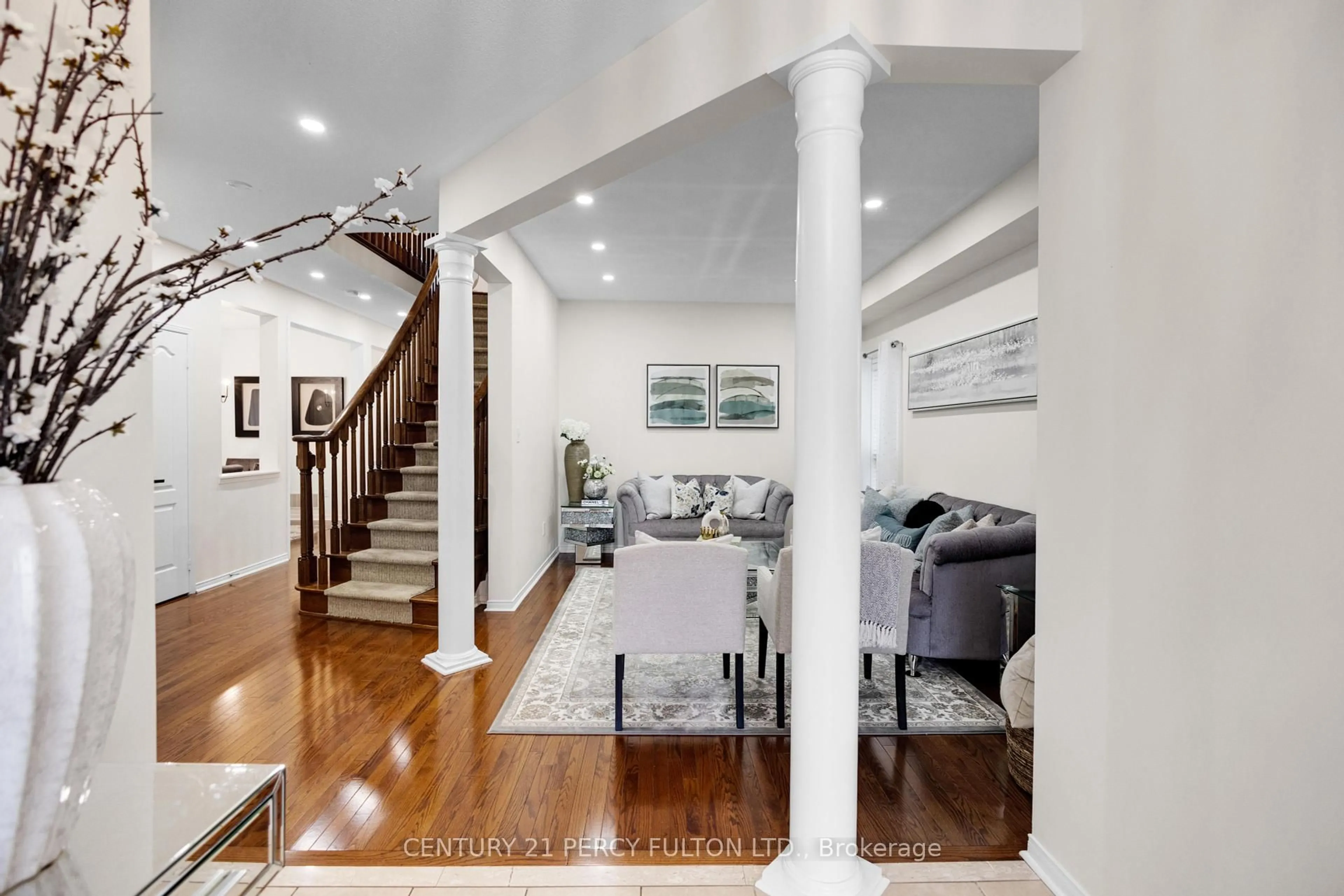 Indoor entryway for 1348 Wallig Ave, Oshawa Ontario L1K 0J5