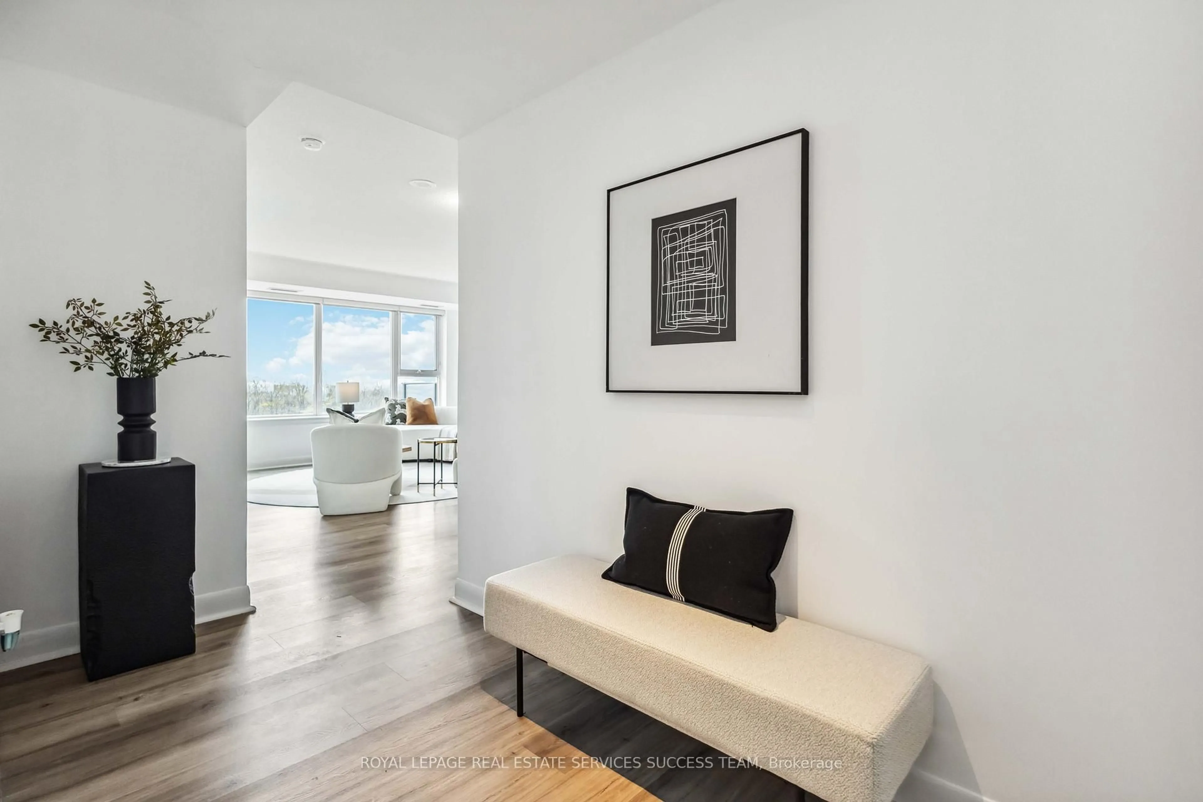 Indoor entryway for 25 Town Centre Crt #1205, Toronto Ontario M1P 0B4