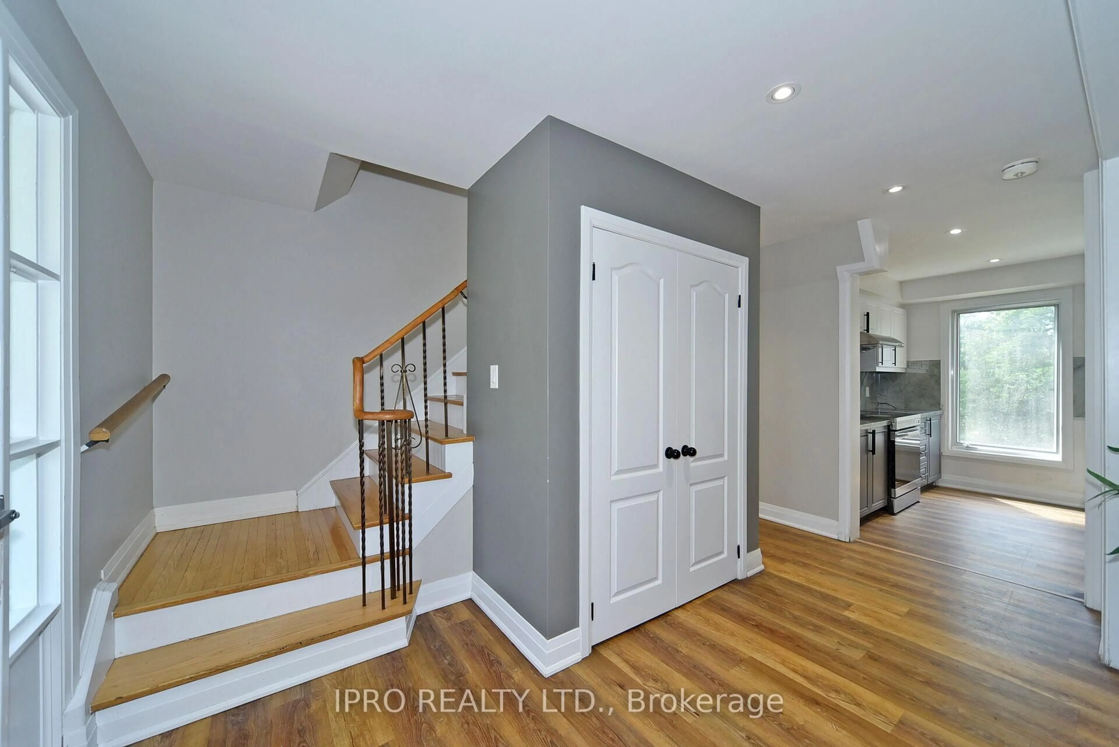Indoor entryway for 37 Marcella St, Toronto Ontario M1G 1K9