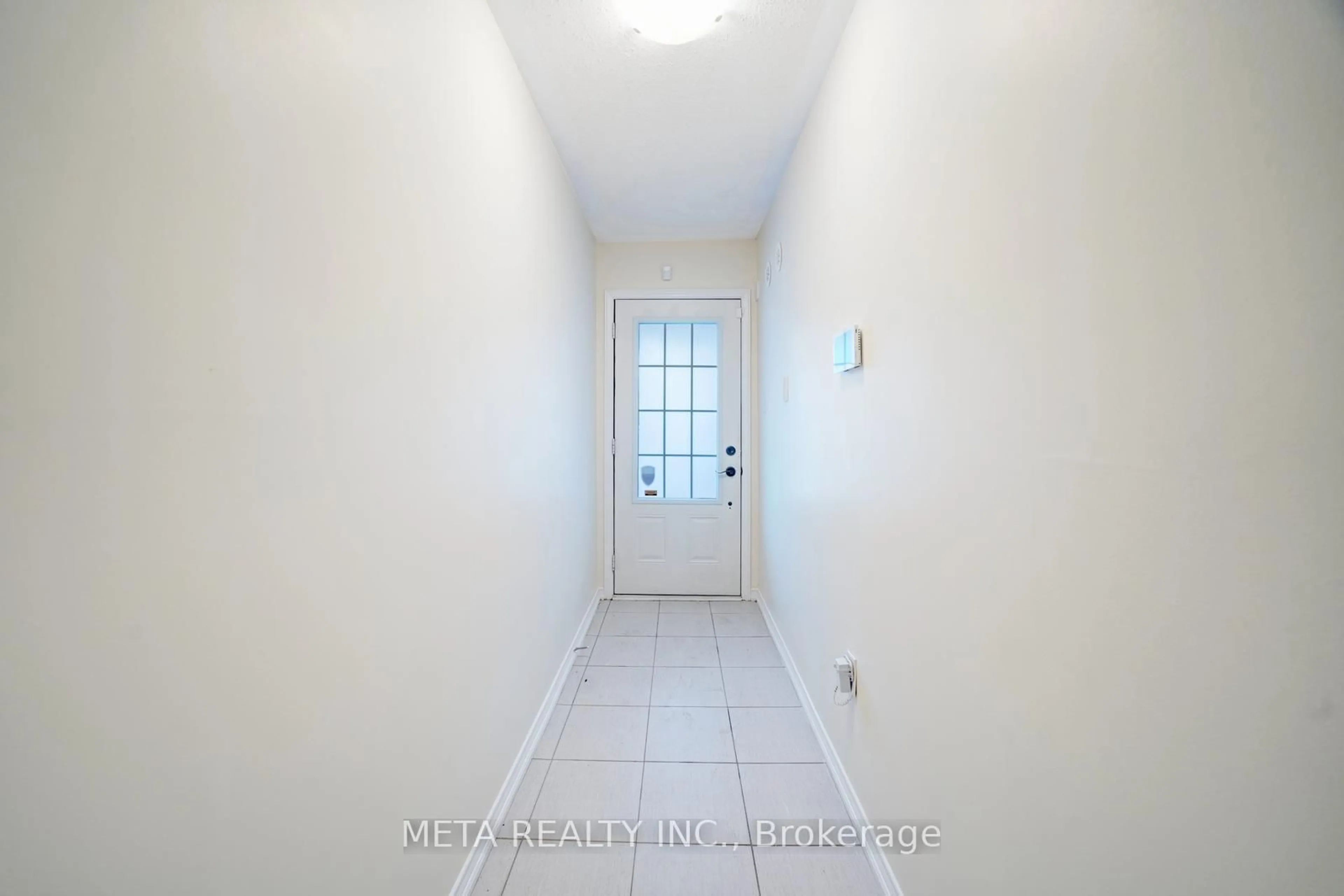 Indoor entryway for 28 Icy Note Path, Oshawa Ontario L1L 0L1
