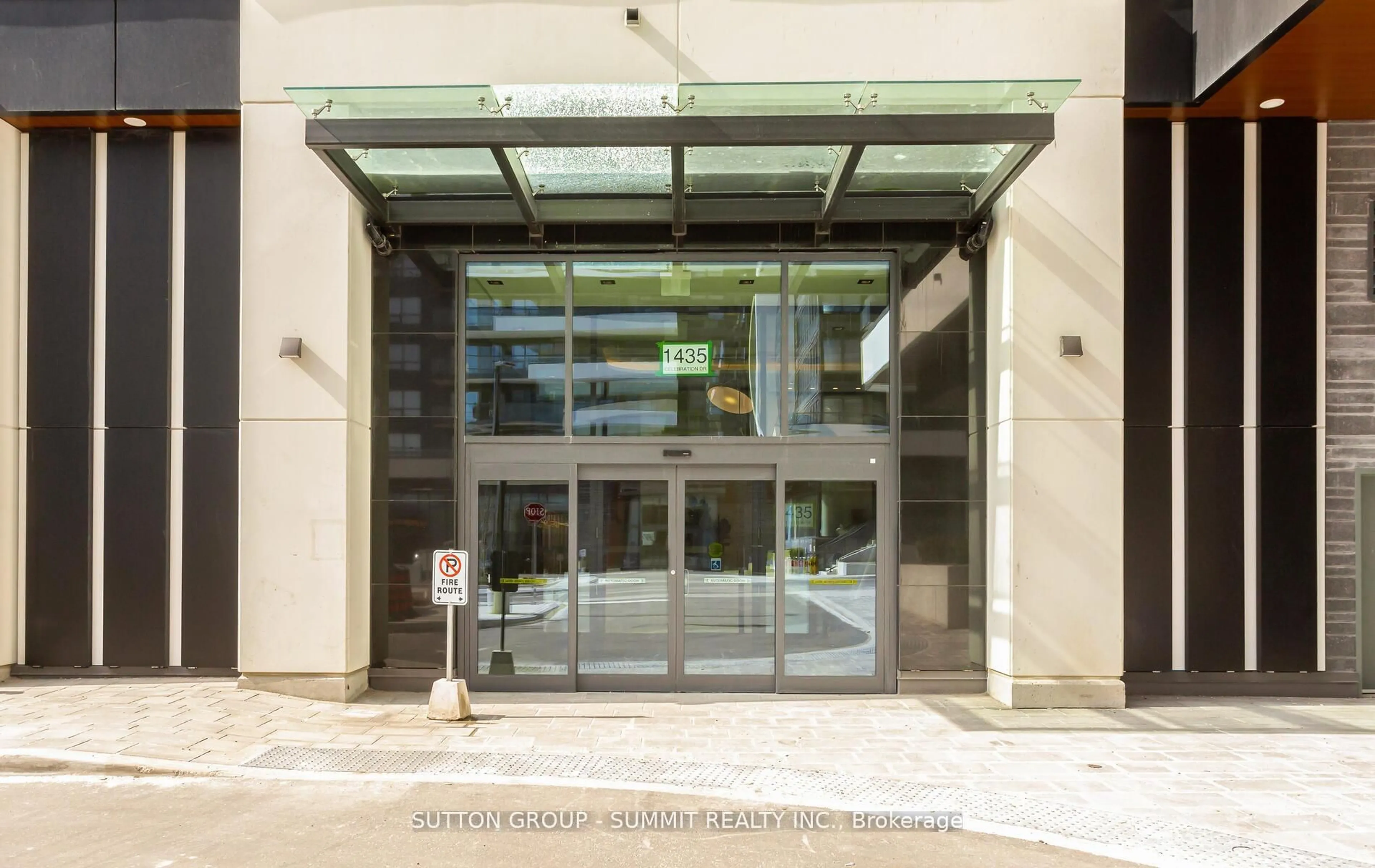 Indoor foyer for 1435 CELEBRATION Dr #508, Pickering Ontario L1W 1L8