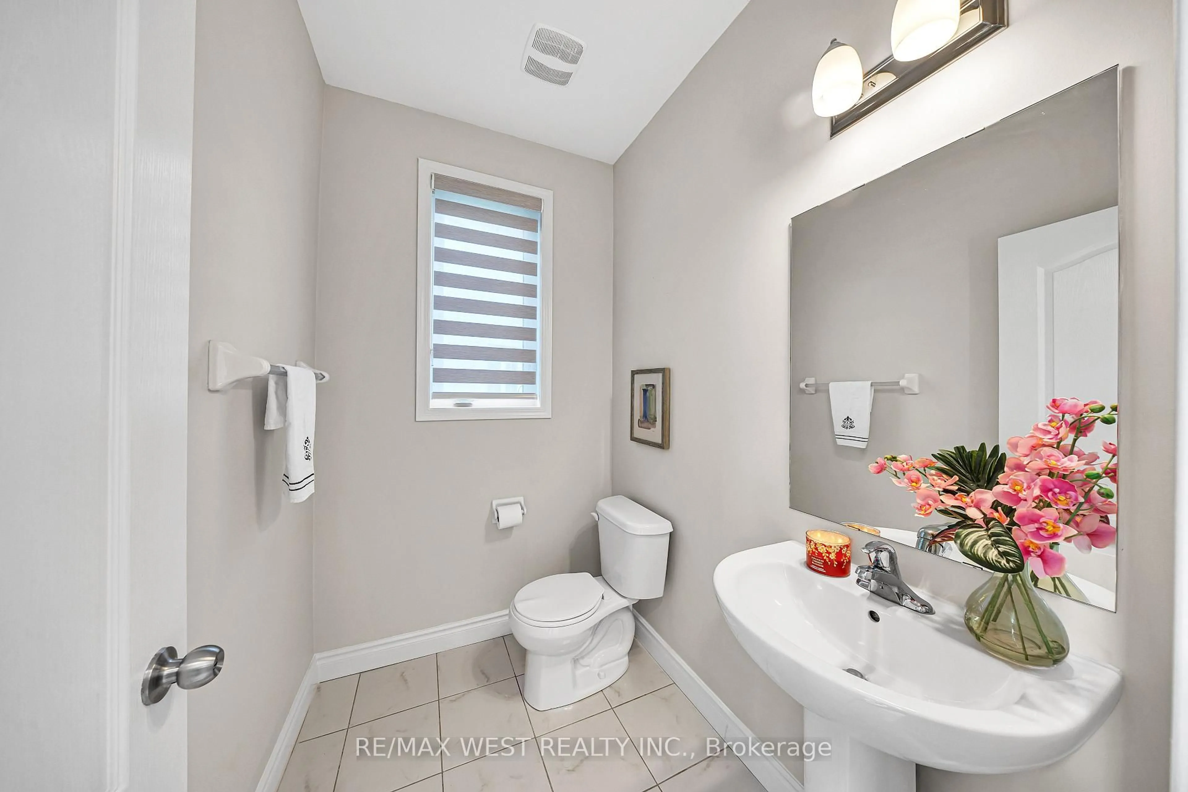Standard bathroom, ceramic/tile floor for 2485 Bandsman Cres, Oshawa Ontario L1L 0M1