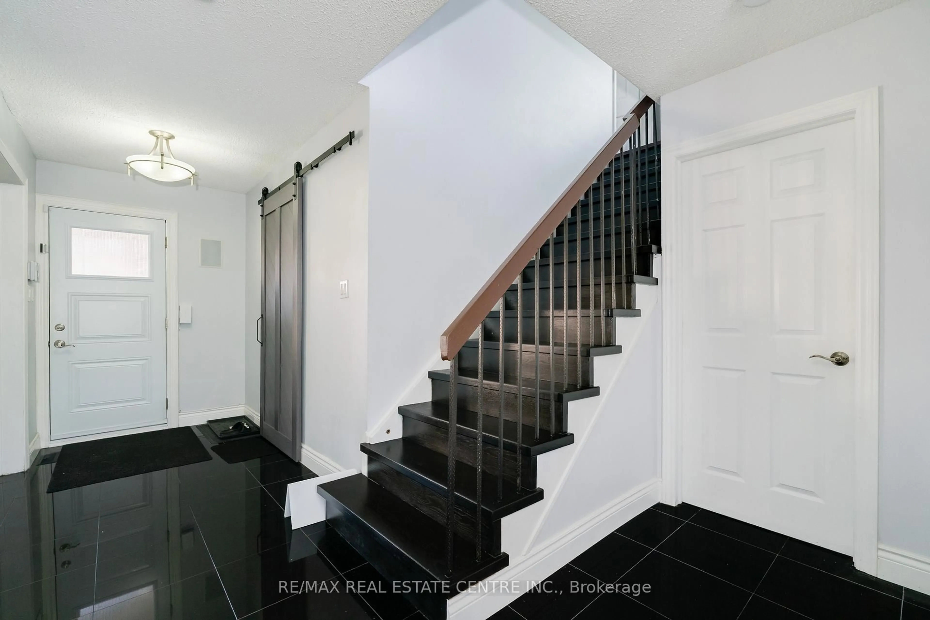 Stairs for 1865 Malden Cres, Pickering Ontario L1V 3G3