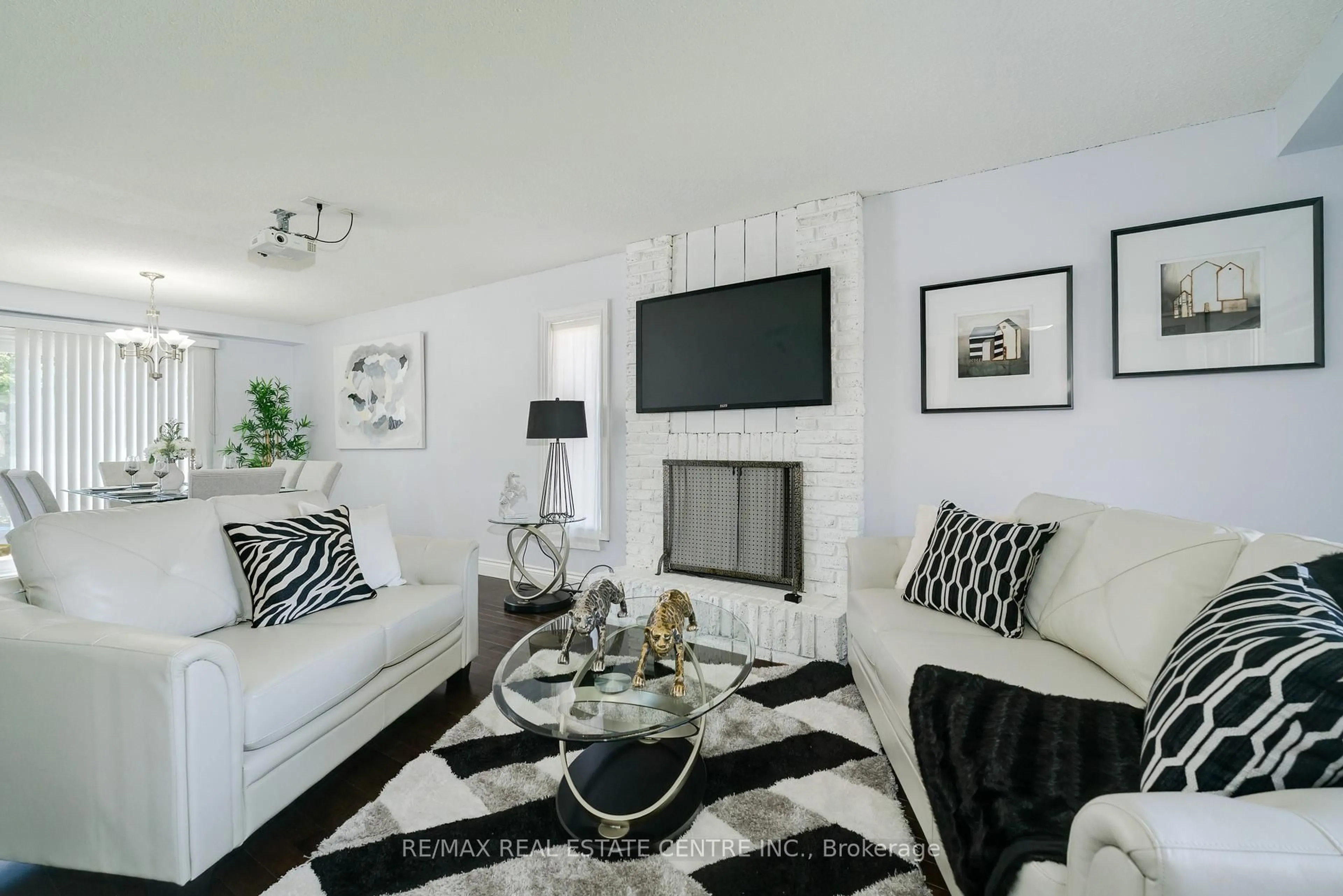 Living room with furniture, unknown for 1865 Malden Cres, Pickering Ontario L1V 3G3