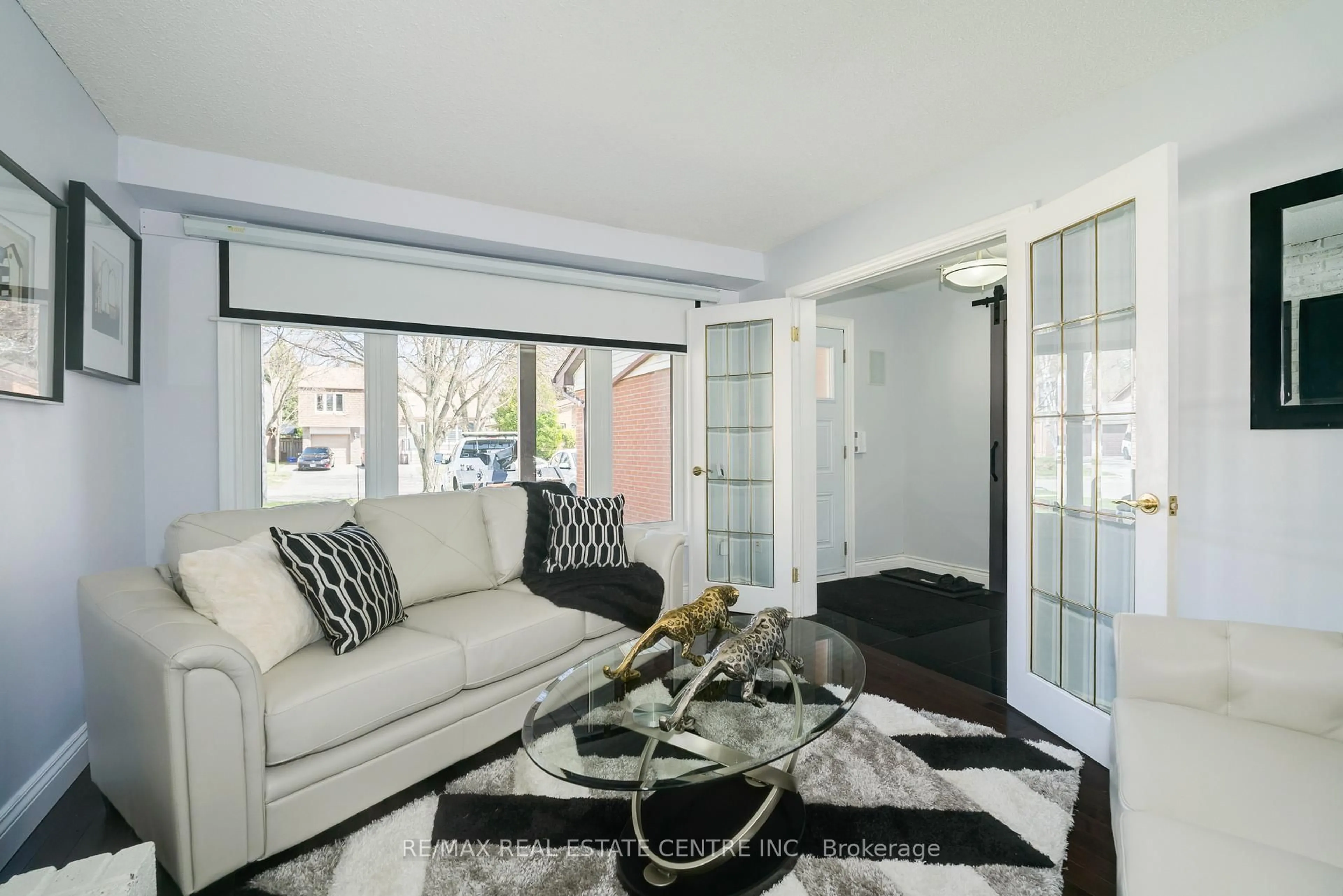 Living room with furniture, unknown for 1865 Malden Cres, Pickering Ontario L1V 3G3