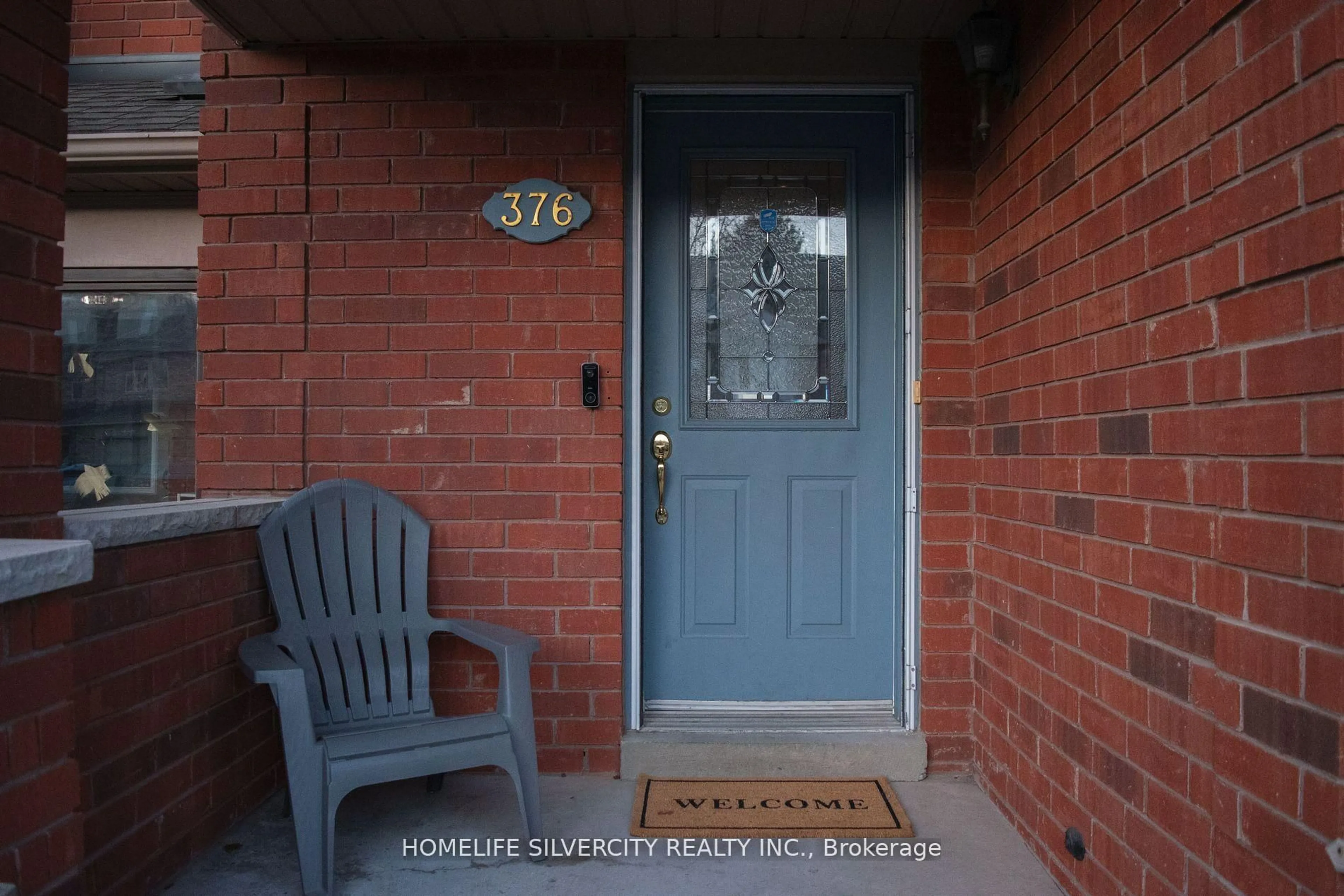 Indoor entryway for 376 Sparrow Circ, Pickering Ontario L1V 7E6