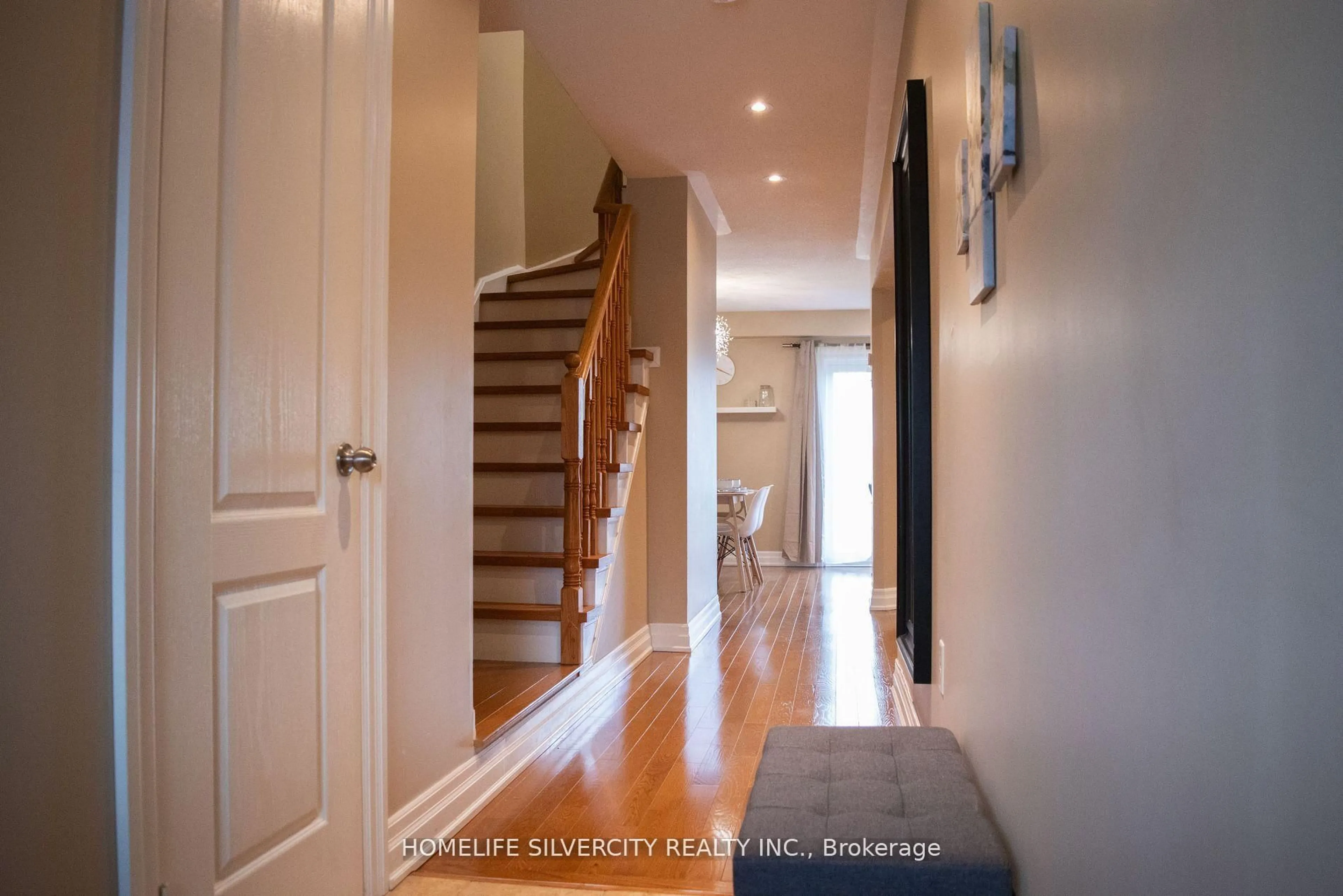 Indoor entryway for 376 Sparrow Circ, Pickering Ontario L1V 7E6
