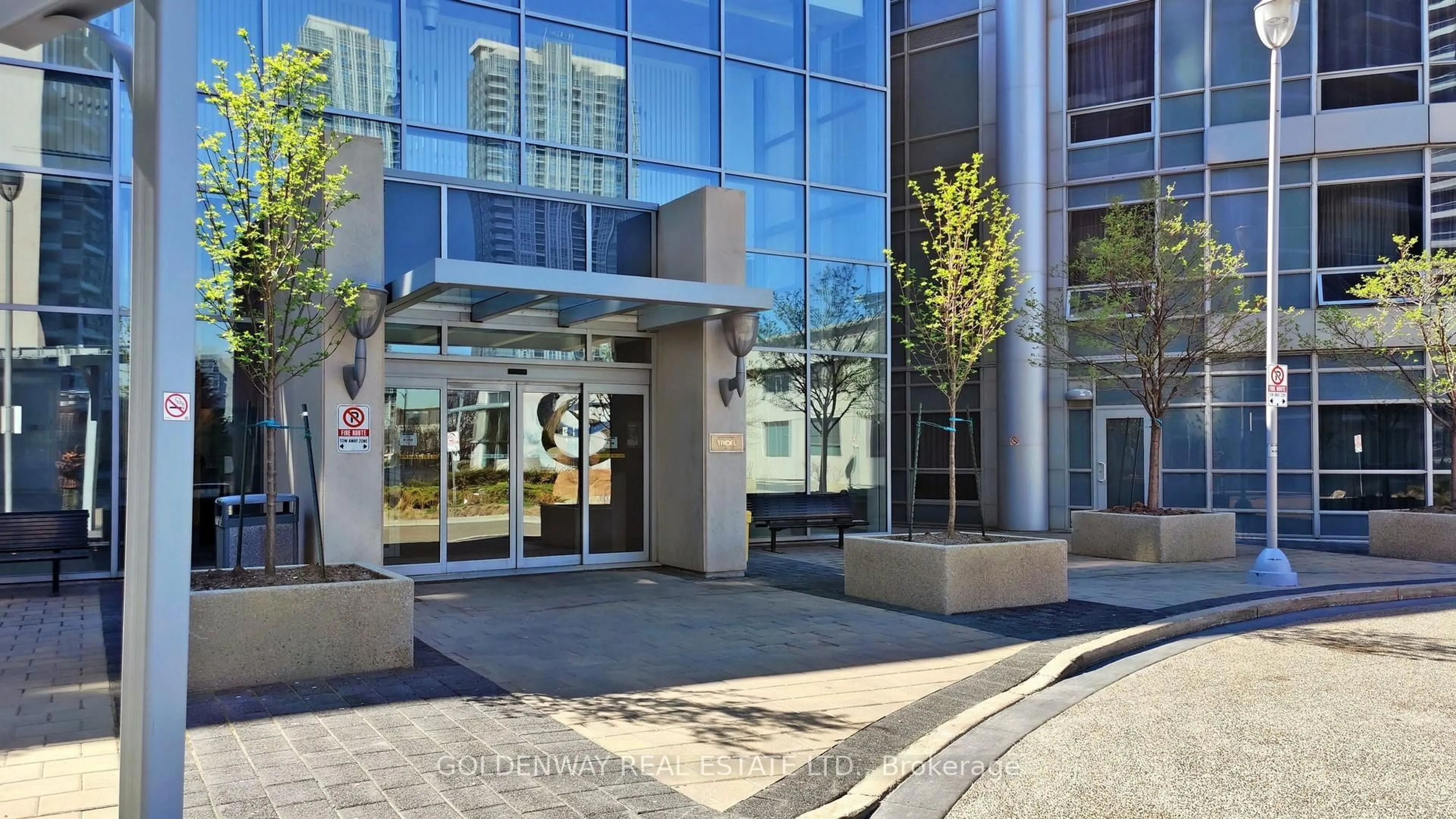 Indoor foyer for 125 Village Green Sq #3701, Toronto Ontario M1S 0G3