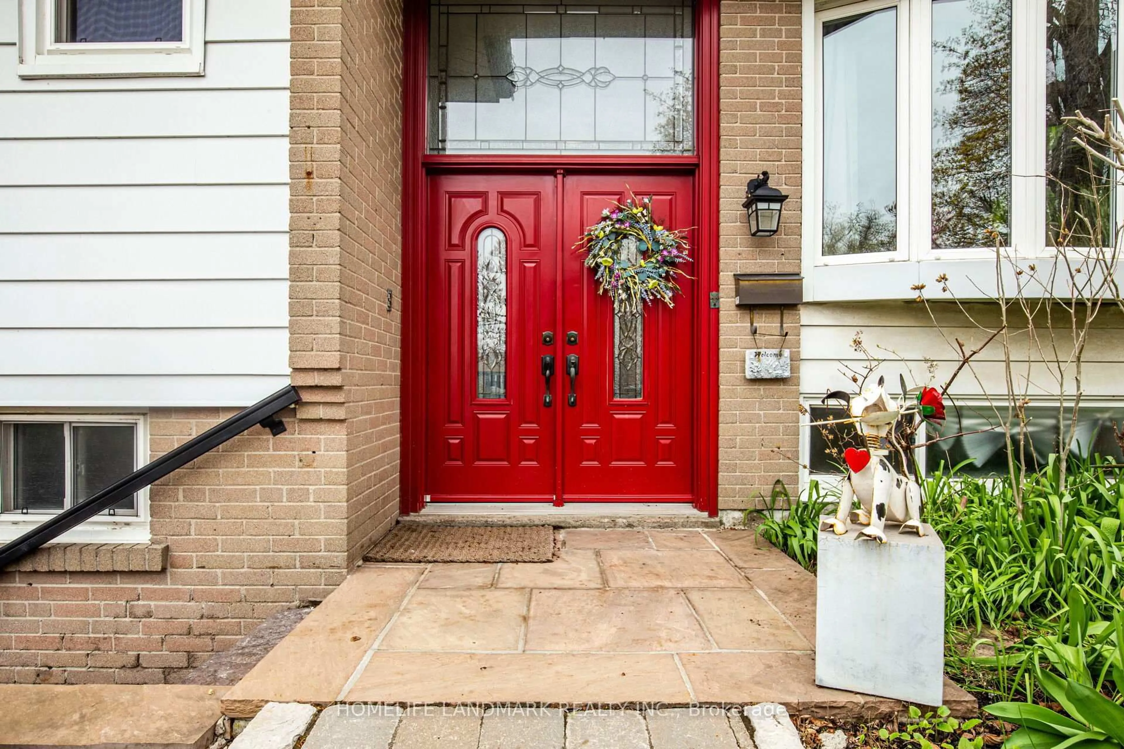 Indoor entryway for 4 Steepmaple Grve, Toronto Ontario M1E 4P5
