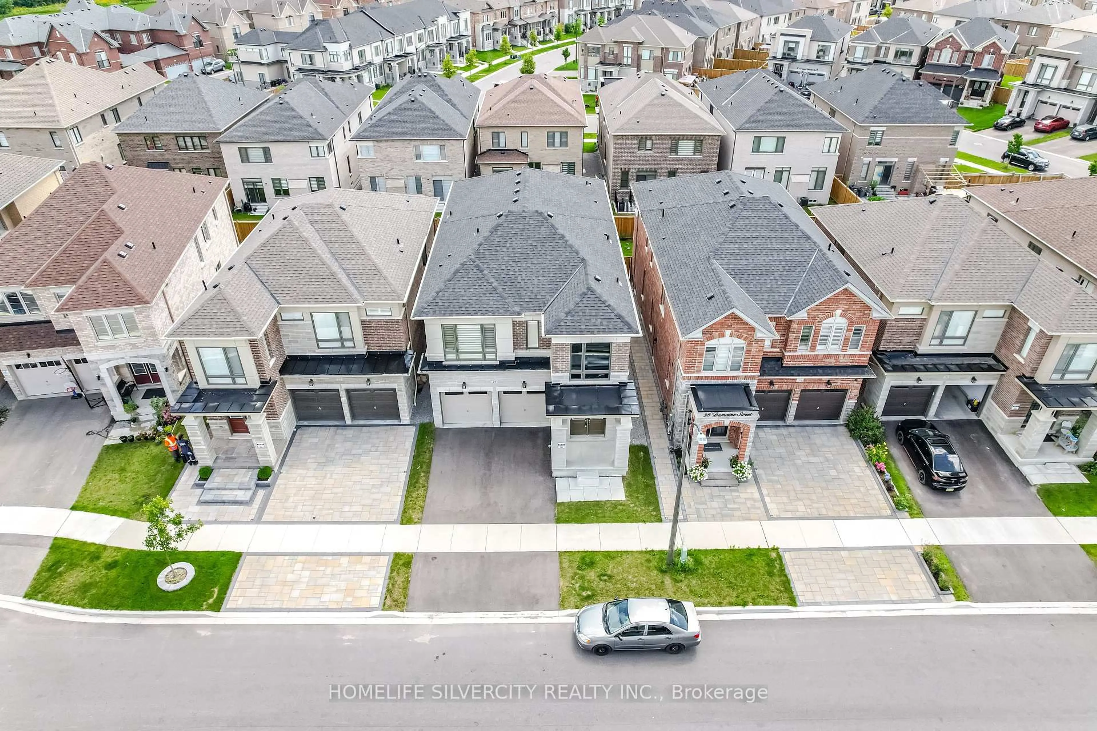 A pic from outside/outdoor area/front of a property/back of a property/a pic from drone, street for 24 DUMAINE St, Whitby Ontario L1P 0G8